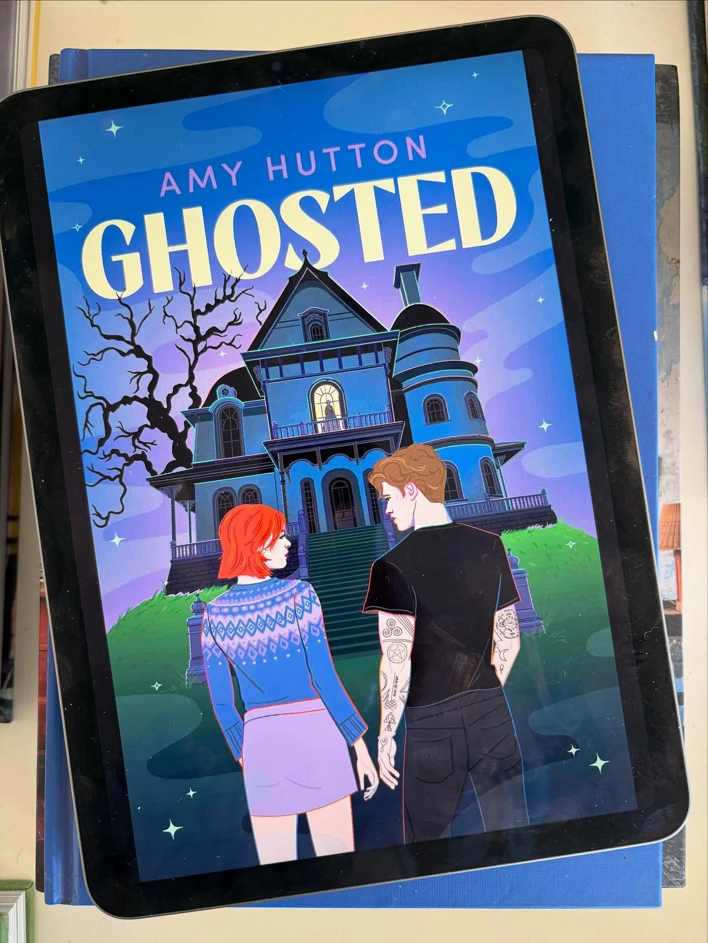 šššš GHOSTED - Amy Hutton (ARC read) 
‘Ghosted’ is a change of direction for Amy Hutton and she nails it!
Holly Daniels and Callum Jefferies have history. They worked together before Holly ghosted Callum two years ago. Now he’