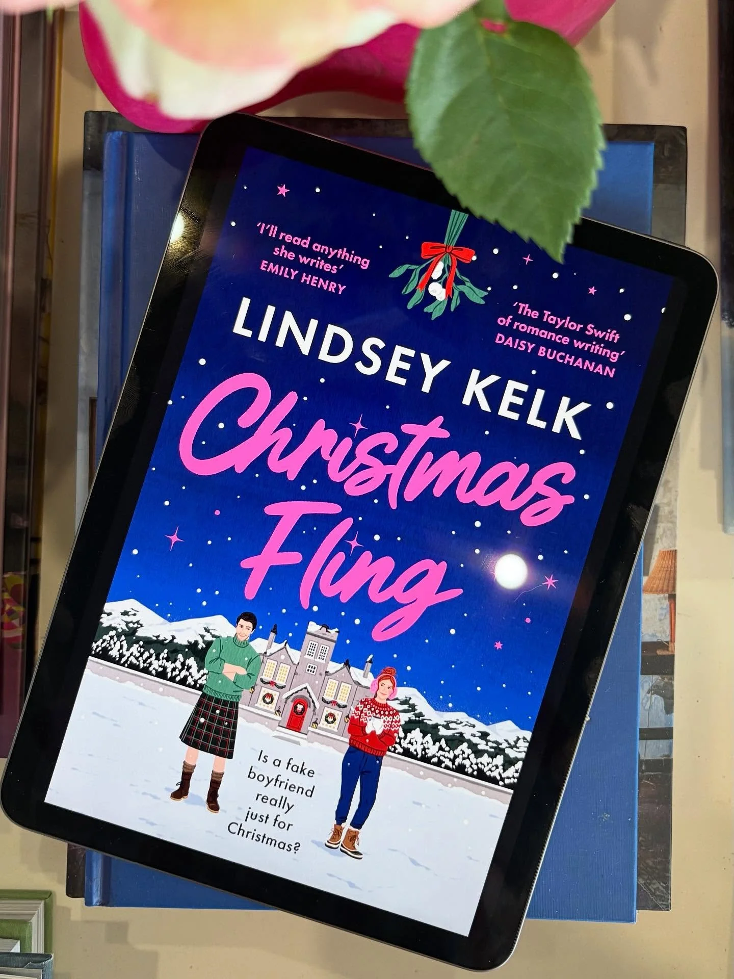 ššššš CHRISTMAS FLING - Lindsay Kelk (ARC read)
Well, what a gorgeous surprise this is! My first read by Lindsay Kelk and she is amazing - her comedic timing is immaculate and I laughed all the way through. It’s not all slapstick though,