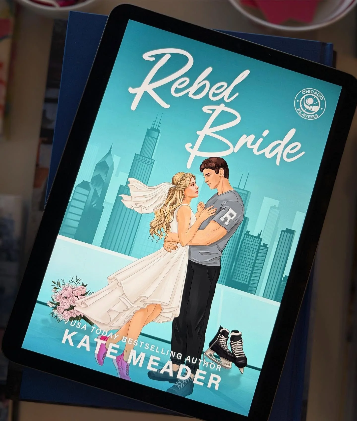 šššš REBEL BRIDE - Kate Meader (ARC read)
So good! Kate Meader is in fine form - Summer is literally about to marry a Chicago Rebels hockey player when she legs it out the bathroom window and lands on Hatch. He’s outside having a moment so