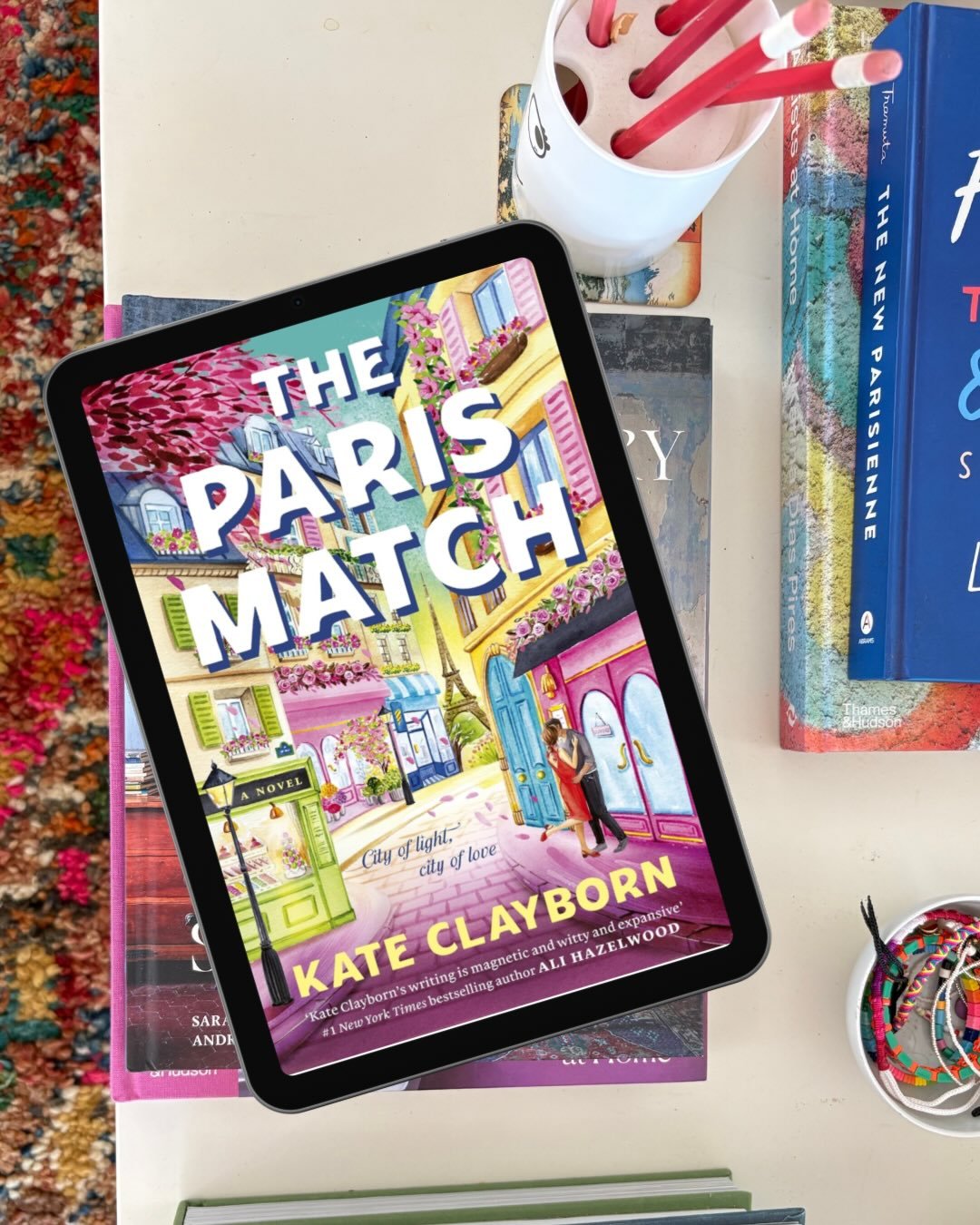🌟🌟🌟🌟🌟 THE PARIS MATCH - Kate Clayborn (ARC read) 

This book is such a thoughtful rumination on pain, and expectation, and what family means, all gorgeously wrapped up in a tender romance. 

Layla Bailey is a physician who is amicably divorced, 