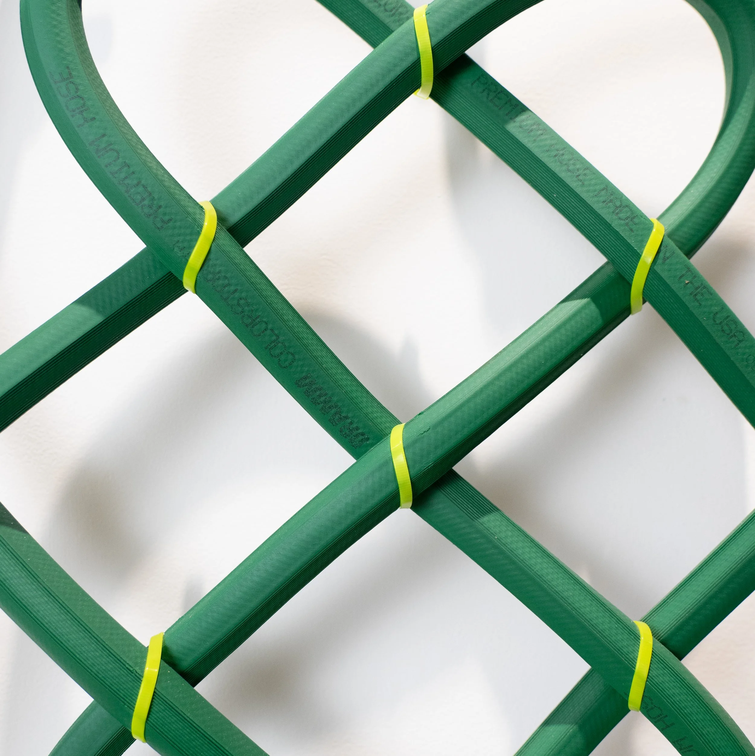 Fuller_Green triangle molecular loop knot_DET.jpg