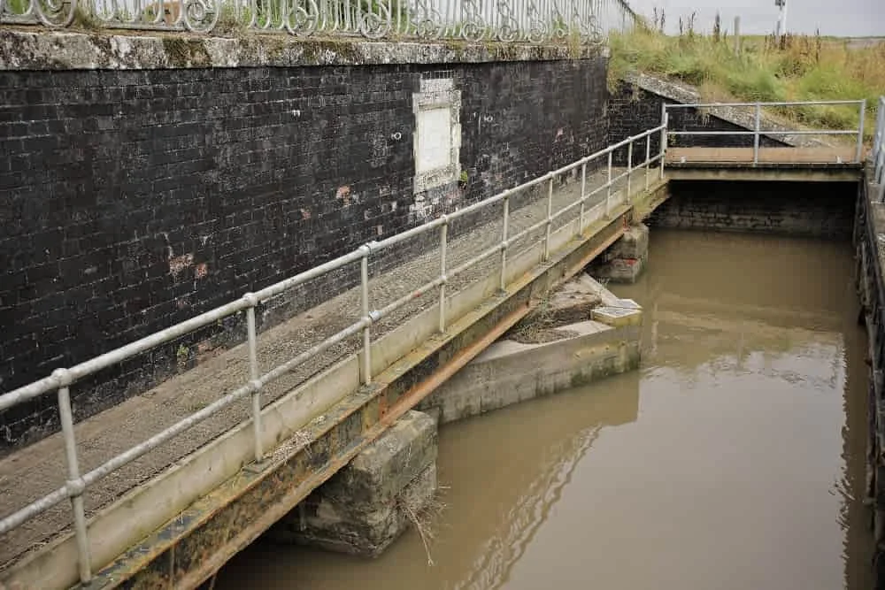 tidal-doors-foul-anchor-cambridgeshire.jpg