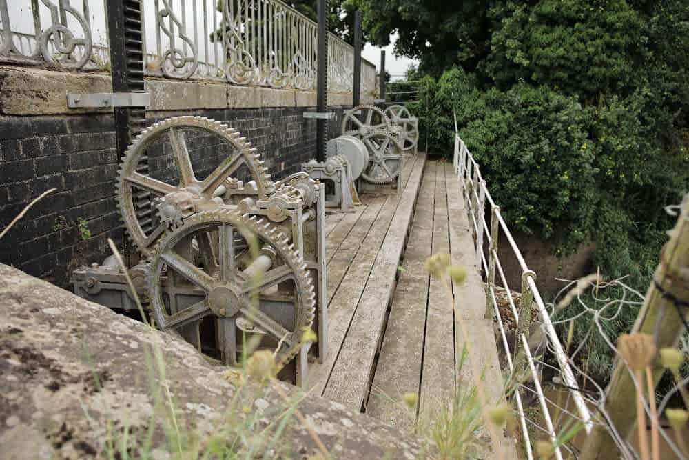 foul-anchor-bridge-tidal-door-winding-gear.jpg