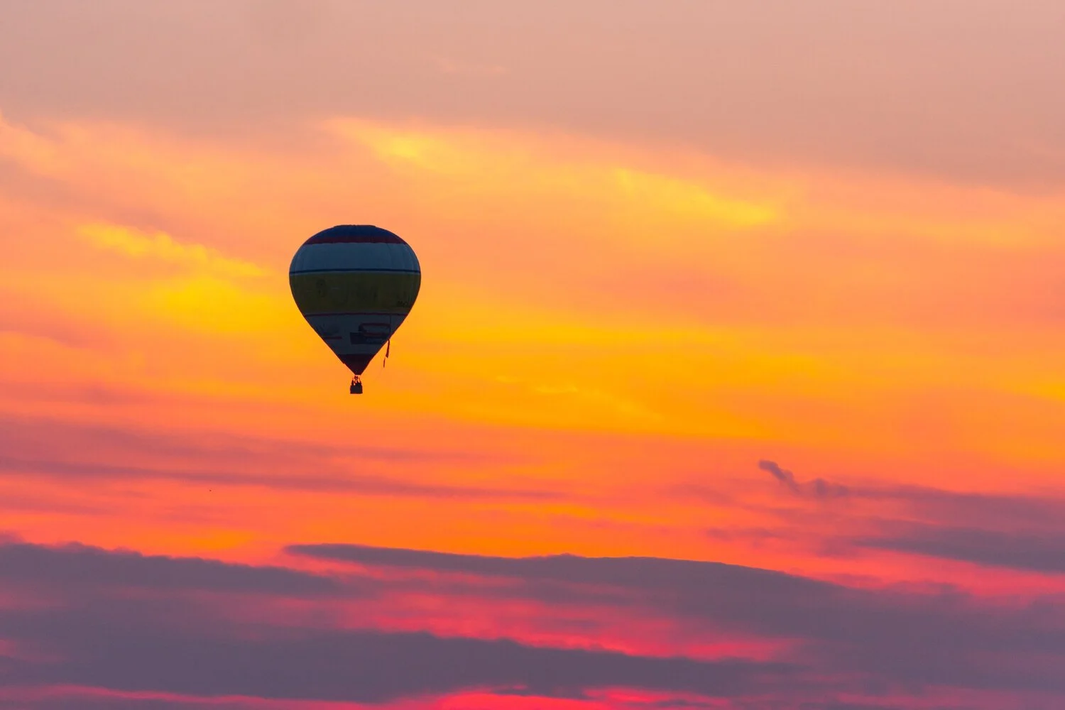 Ballooning-colourful-Sunset-sky-Photography.jpg