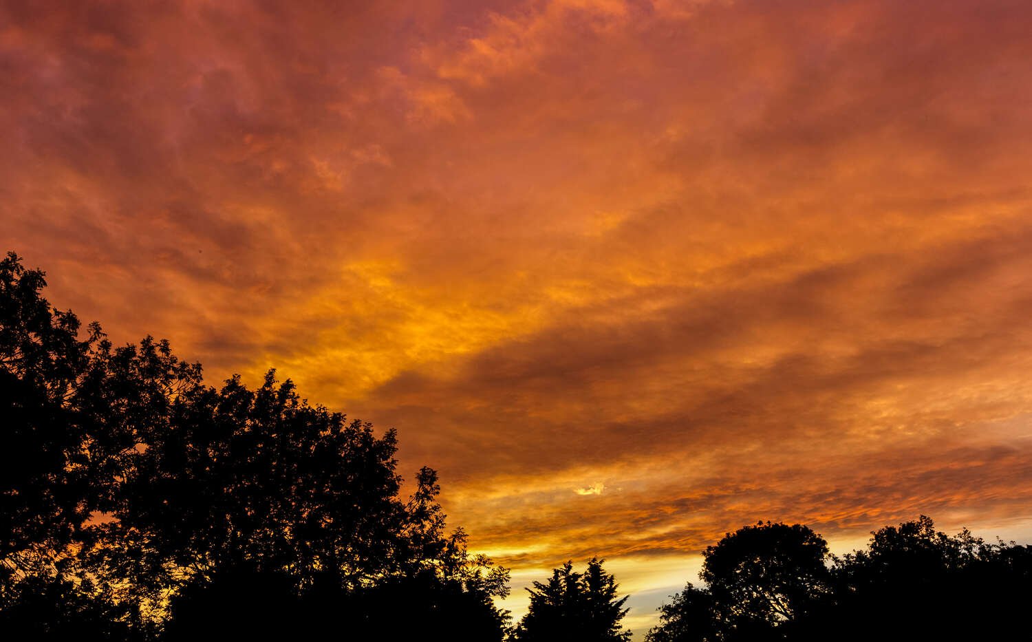 Colourful-sunset-cloudy-skies-UK-weather-Photography.jpg