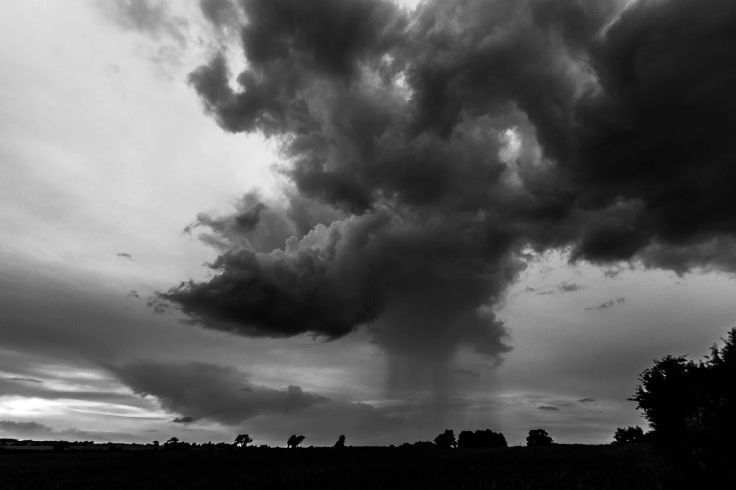 Small-storm-cloud-over-Bedfordshire-black-and-white-weather-photography.jpg