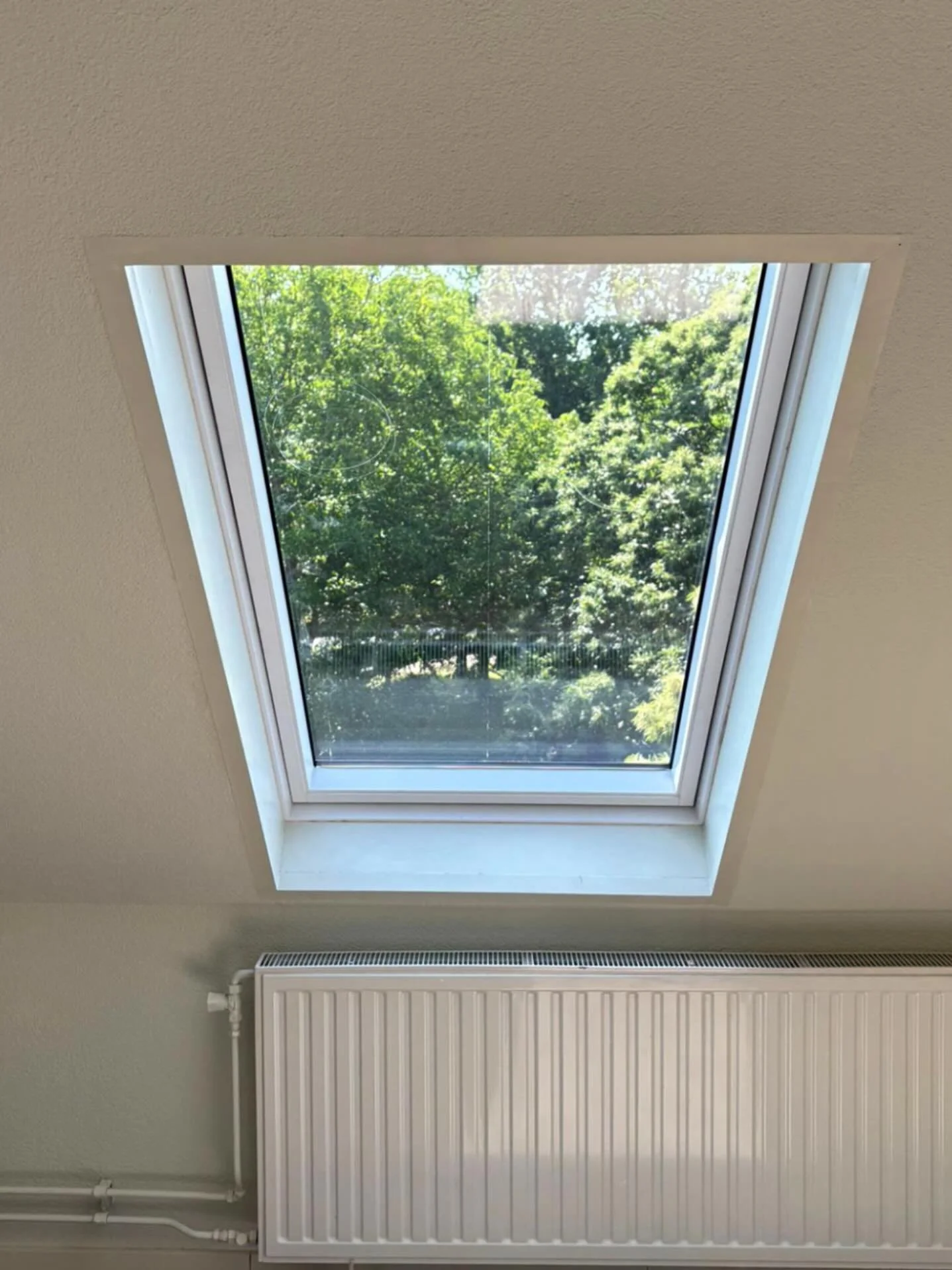 Weer een nieuwe Velux dakraam geplaatst! #dakraam #velux #bouwbedrijf #renovatie