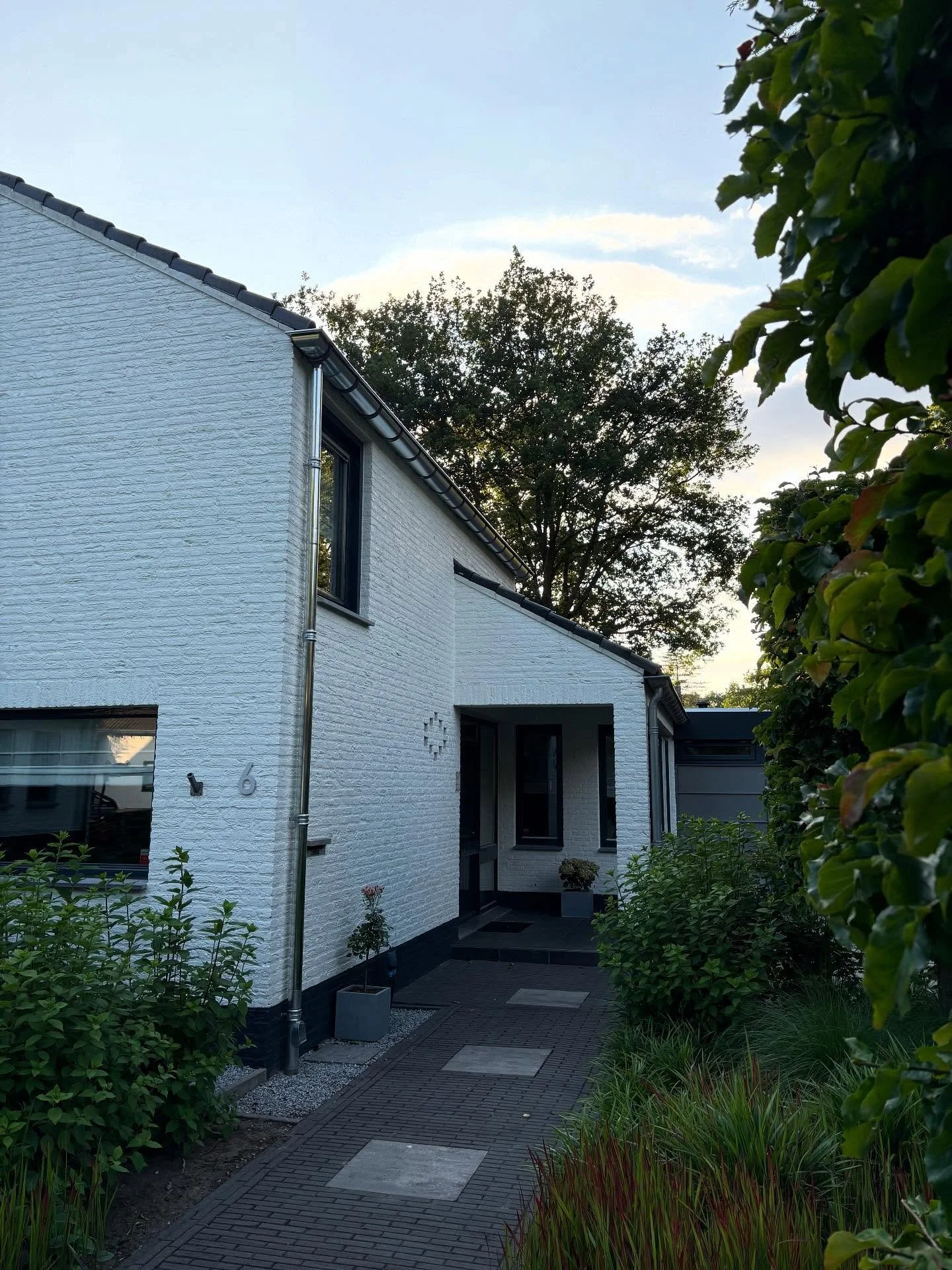Afgelopen week Een completen huis voor zien van nieuwe zinken goten en zinken buizen 👍🏼 #dak #dakdekkers #renovation #nederland #bouw #zink