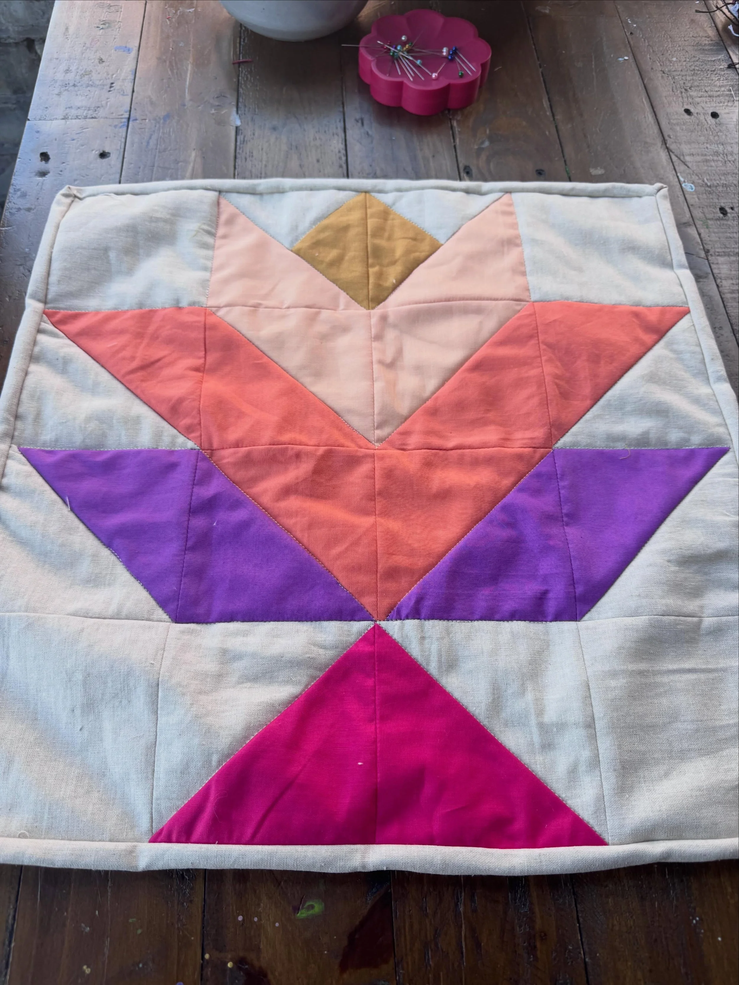Finished the May block of @eudaimoniastudious block of the month, and am loving how it came together. 

#may #blockofthemonth #alittlethreaded