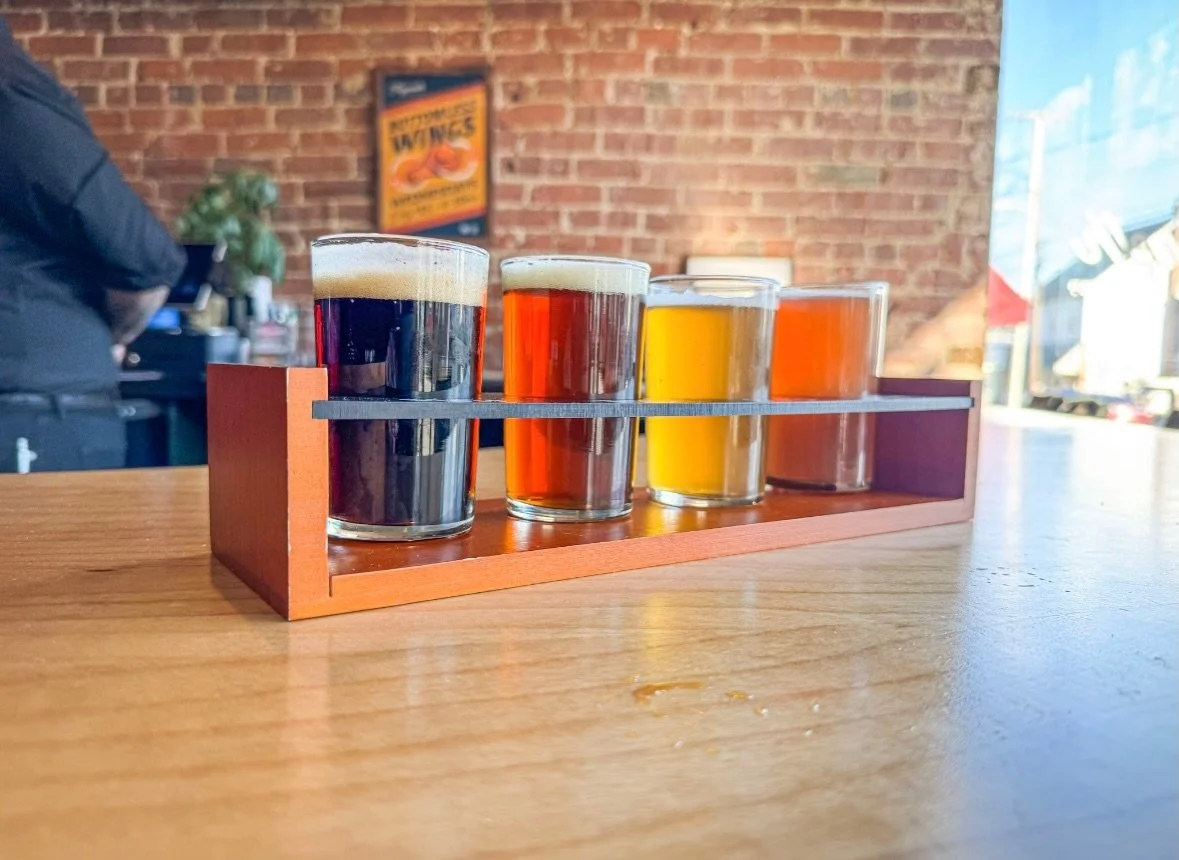Fridays are great for flights! Stop in for lunch or an afternoon snack and order 4 of your favorites or 4 new brews 🍻 Flights are now available every day at the Brew Co.

Take advantage of Happy Hour 4-6pm and stick around for the tunes tonight! @ra