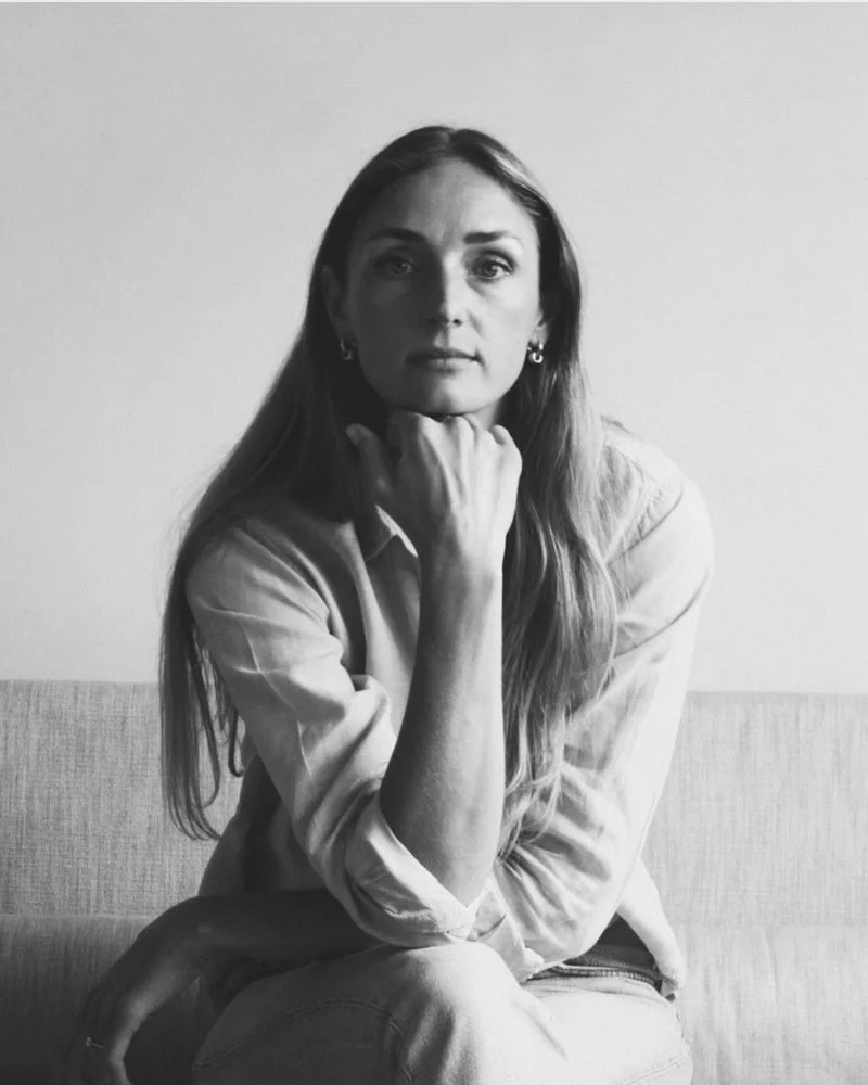 Portrait Vivienne van Luik in black and white, founder Florish