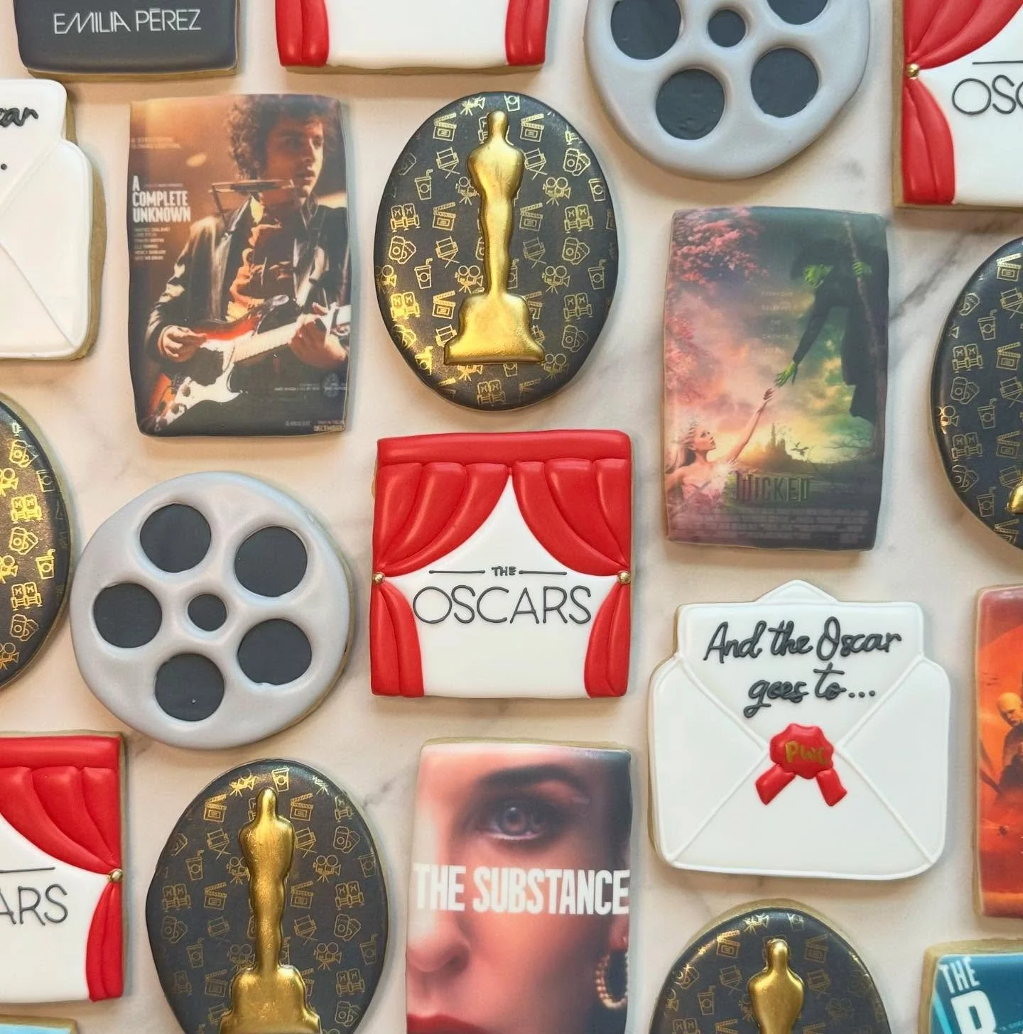 The Oscars are tonight! Who do you have winning Best Picture?🎬