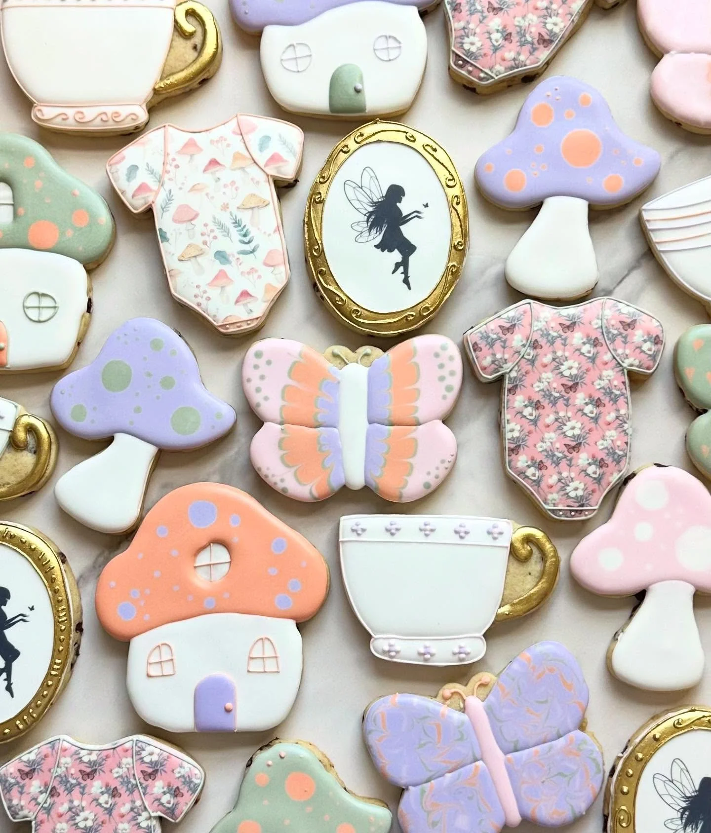 Loved this whimsical mushroom baby shower set! 🍄🧚
