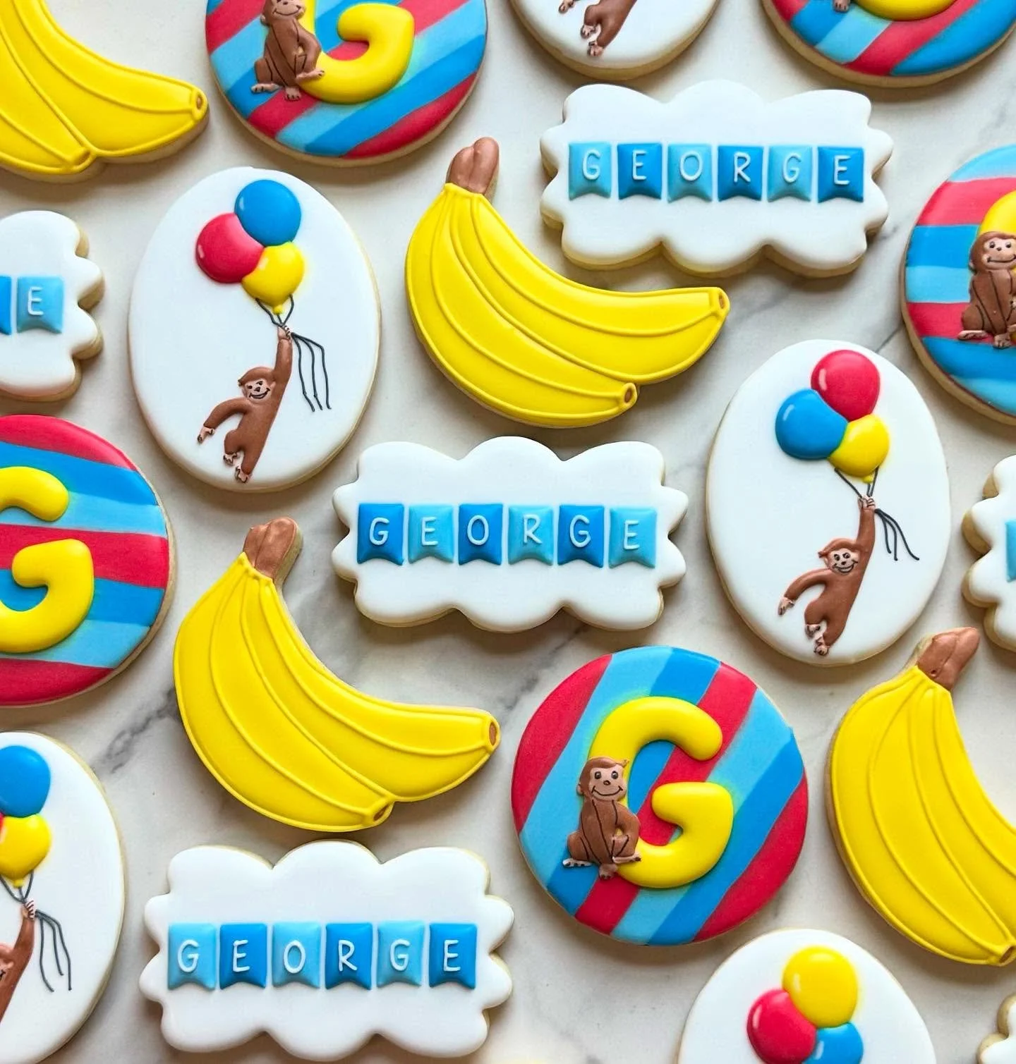 Such a cute baby shower theme for a little one named George!🎈🐵