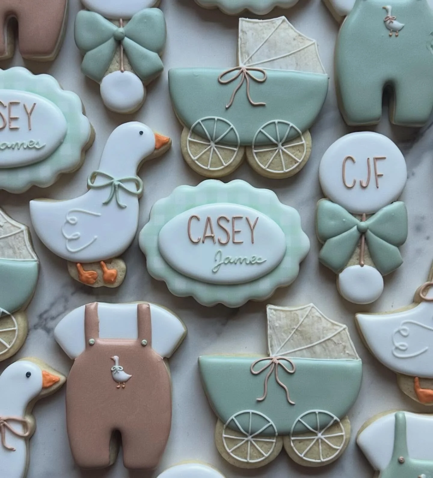 Obsessed with the little geese overalls🪿🤍