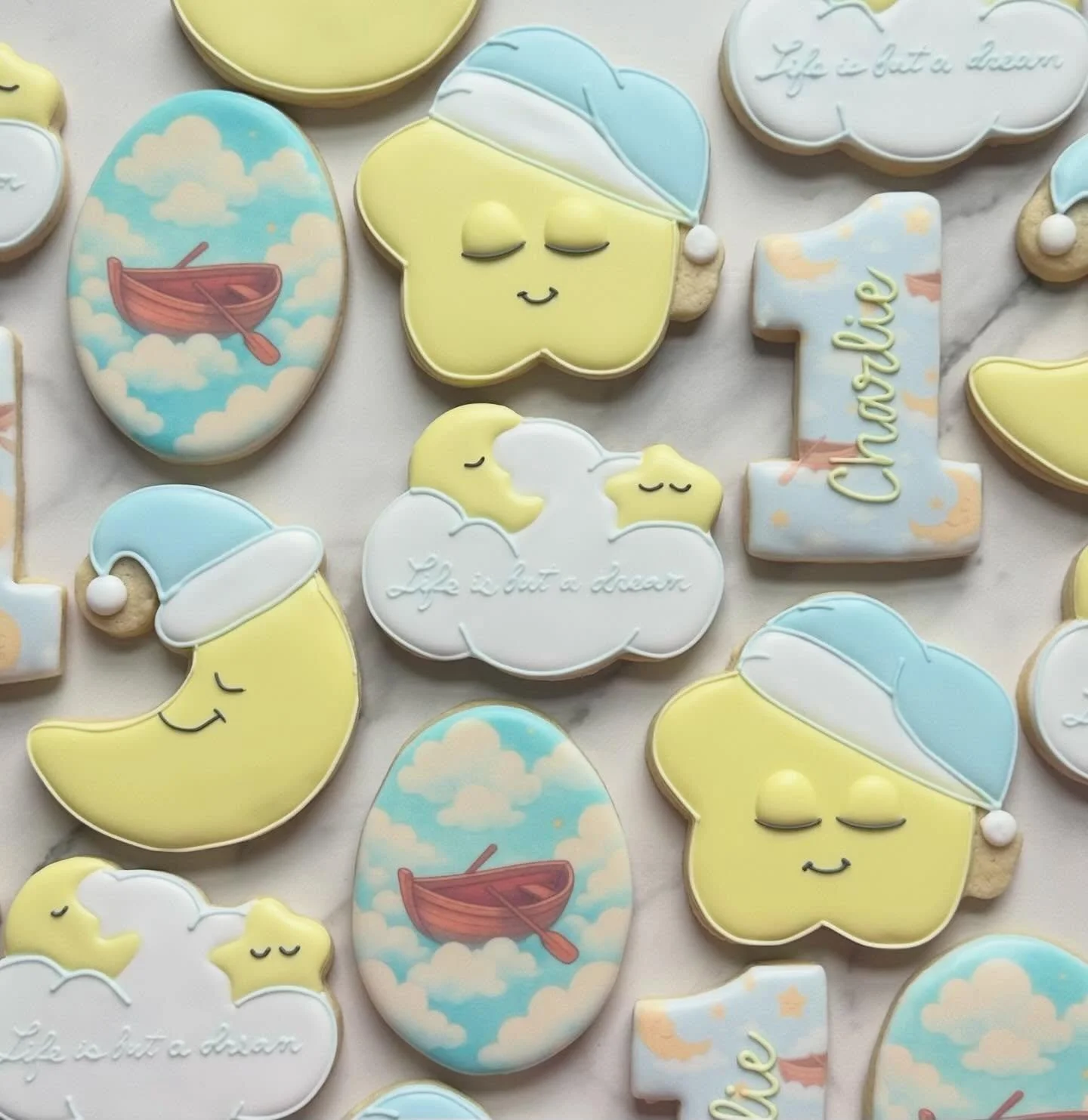 The star in this set embodies how I feel today because of the rainy weather😴 anyone else just want to nap all day?

#austin #roundrock #pflugerville #hutto #cookies
