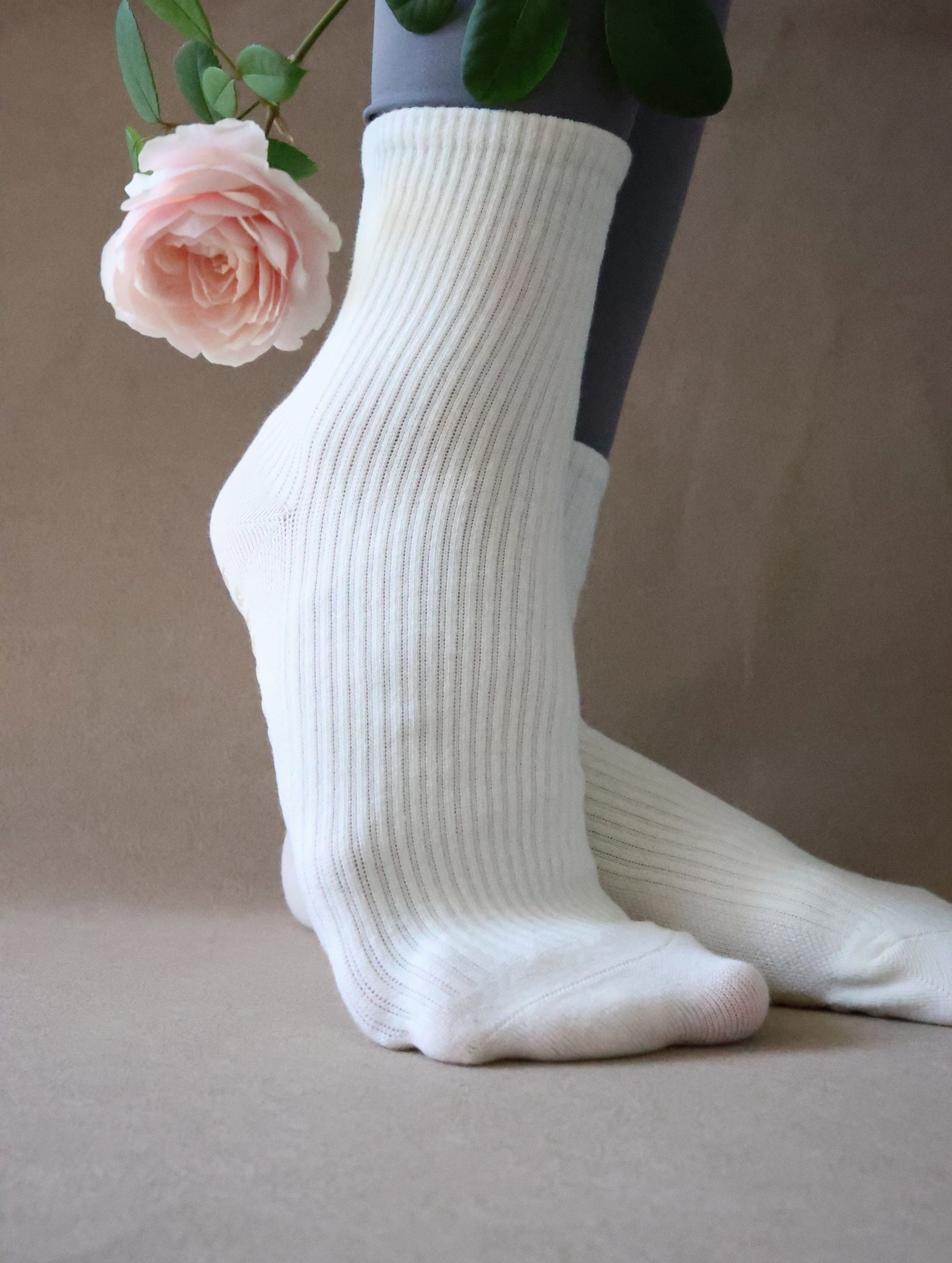 White Pilates socks equipped with sparkling silicone grips, crafted from premium cotton for a tranquil practice.