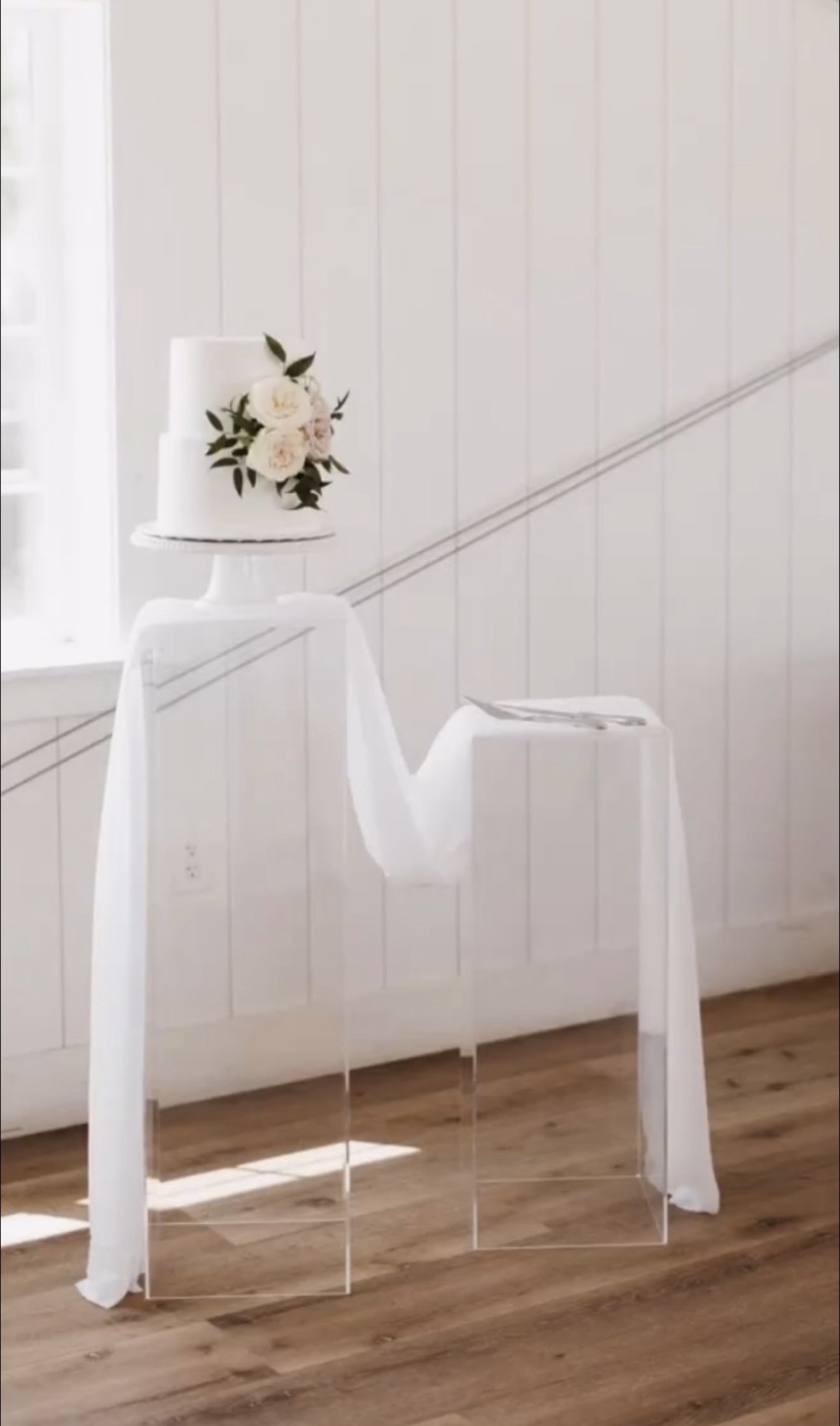 Acrylic Column Stand Tall Size