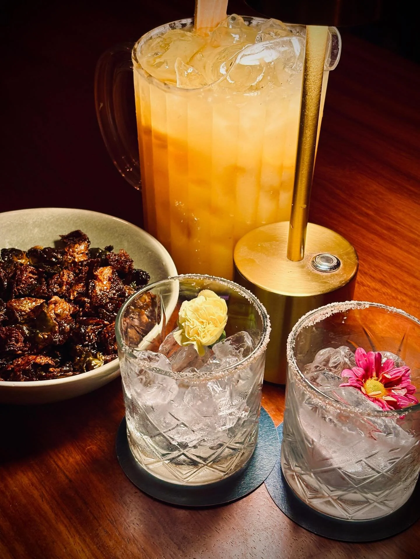 The back garden patio 🪴🌼🍹when you just want a pitcher of margs without the street noises and random interruptions 📸: @_kimyvxn_