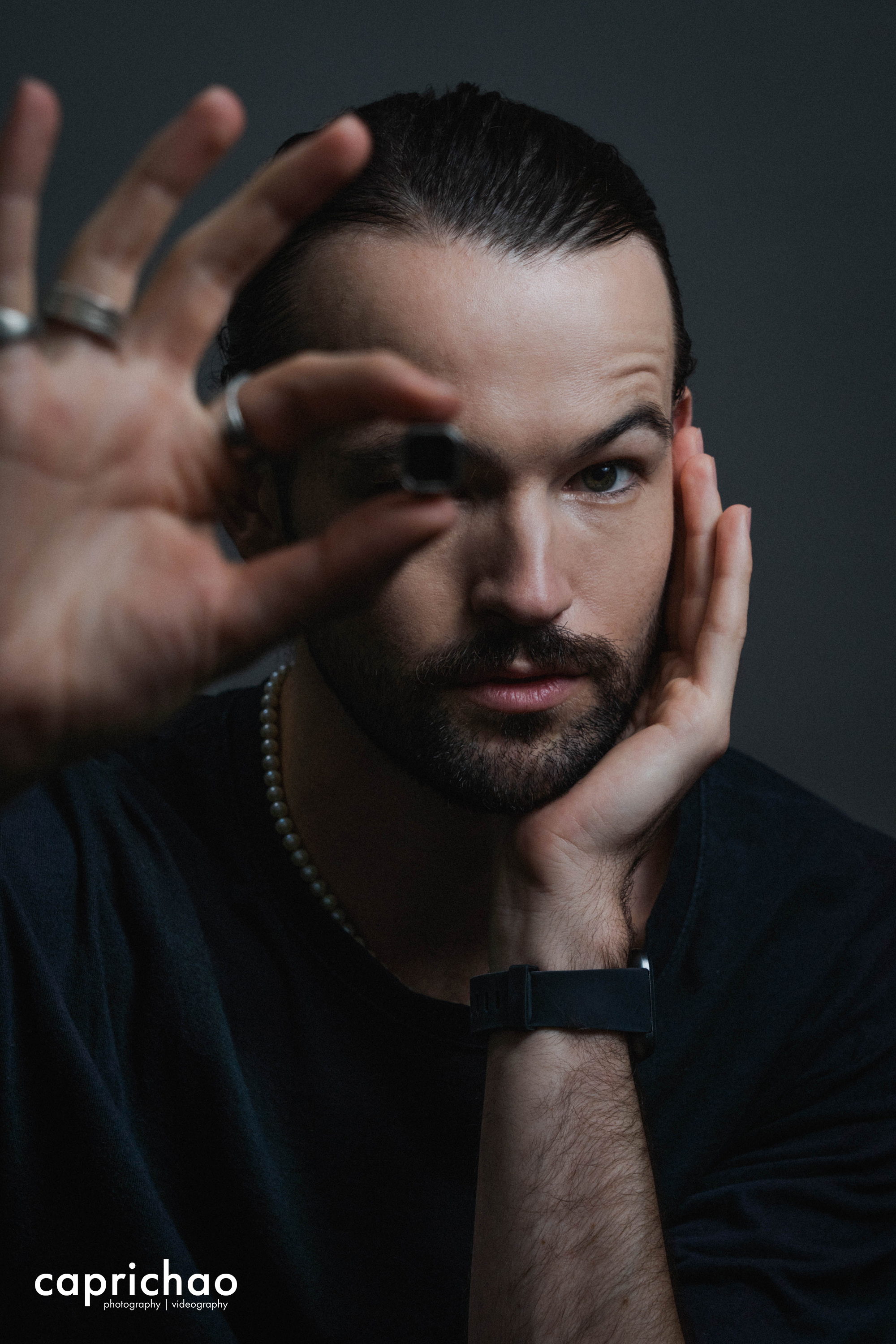 portrait-in-studio-4.png