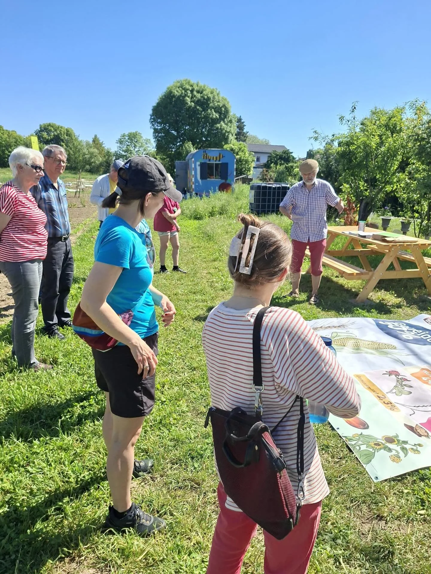 Auf dem Weltacker Wetterau 

Am Samstag waren 12 aktive Stadtradler vom BUND auf dem Weltacker. 

Es war der Beginn der Aktion &sbquo;Stadtradeln im Wetteraukreis 2026&lsquo; 

Der Weltacker in Friedberg befindet sich direkt am Radweg, nahe der Usa, 