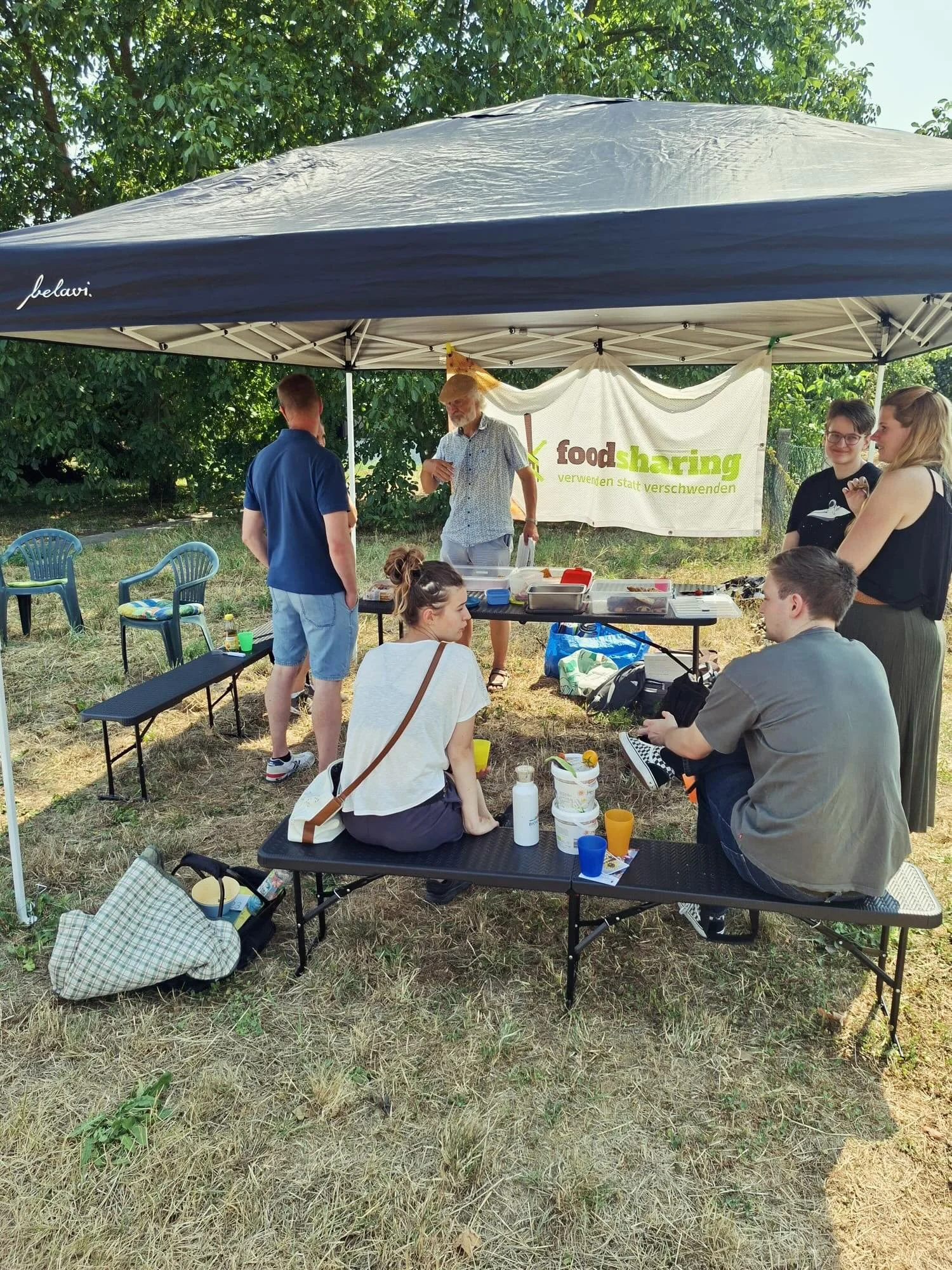 Foodsharing und Weltacker

Vorgestern war das Team von Foodsharing Friedberg Bad Nauheim auf dem Weltacker zu Besuch: Vielen Dank f&uuml;r den tollen Austausch! 

Unser Thema ist war: 
Was w&auml;chst auf unserem Planeten und wie viel Platz braucht m