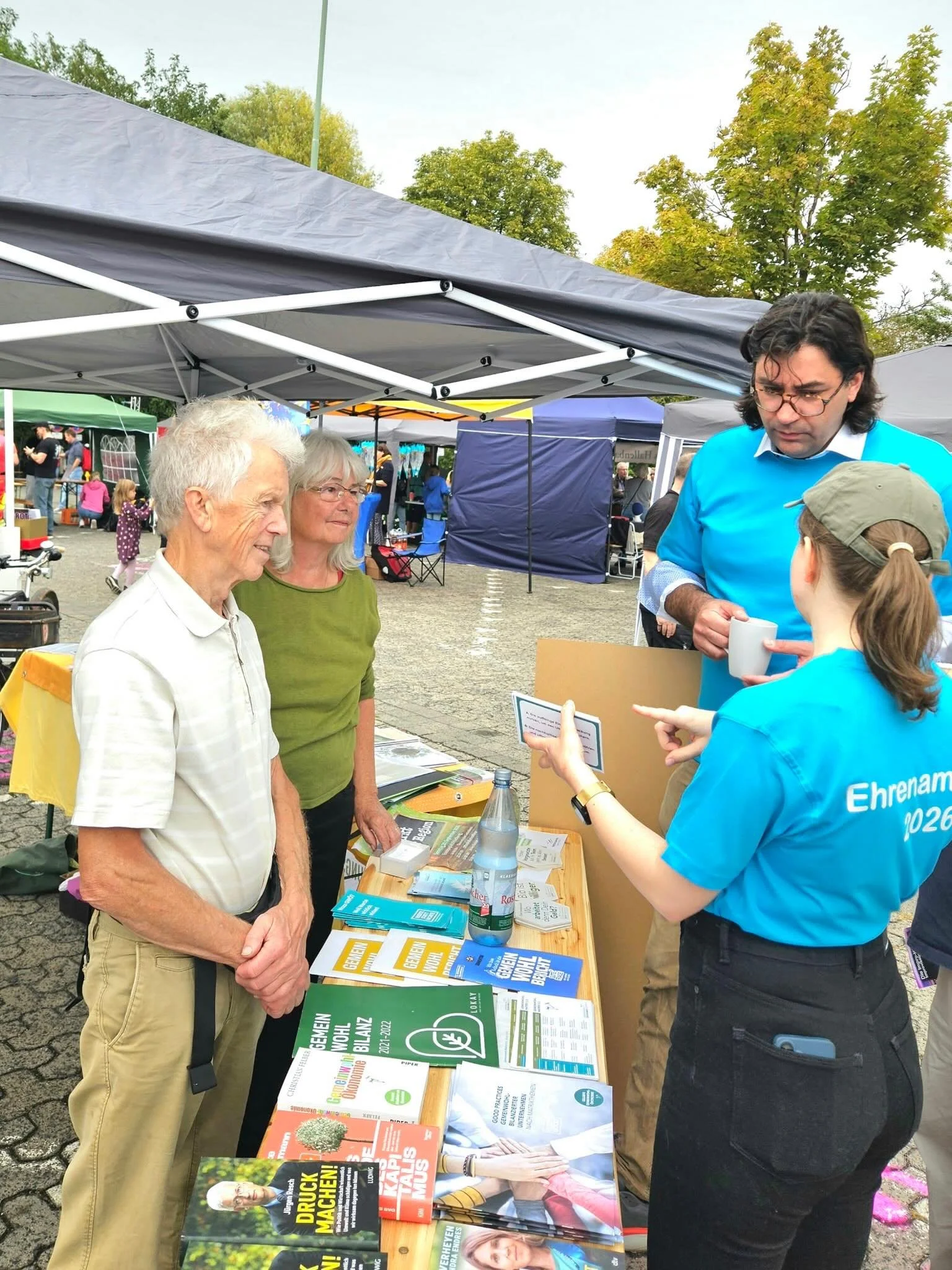 Heute beim Ehrenamtstag in Friedberg

Wir, der Weltacker Wetterau, waren heute beim Ehrenamtstag in Friedberg mit dabei - zusammen am Gemeinwohl&ouml;konomiestand bei &bdquo;hands on&ldquo;.

Danke liebe Gemeinwohl&ouml;konomie-Freund:innen! @gwoe_ec