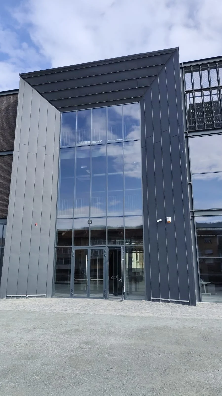 Fundația Plan B deschide la Reşița expoziția, Reconstituirea trecutului 