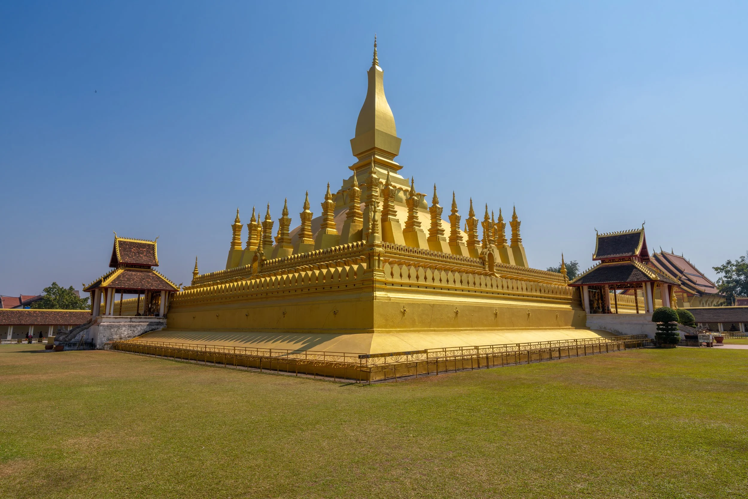 Der goldene Stupa stammt ursprünglich aus dem 16. Jahrhundert und soll buddhistische Reliquien beherbergen.