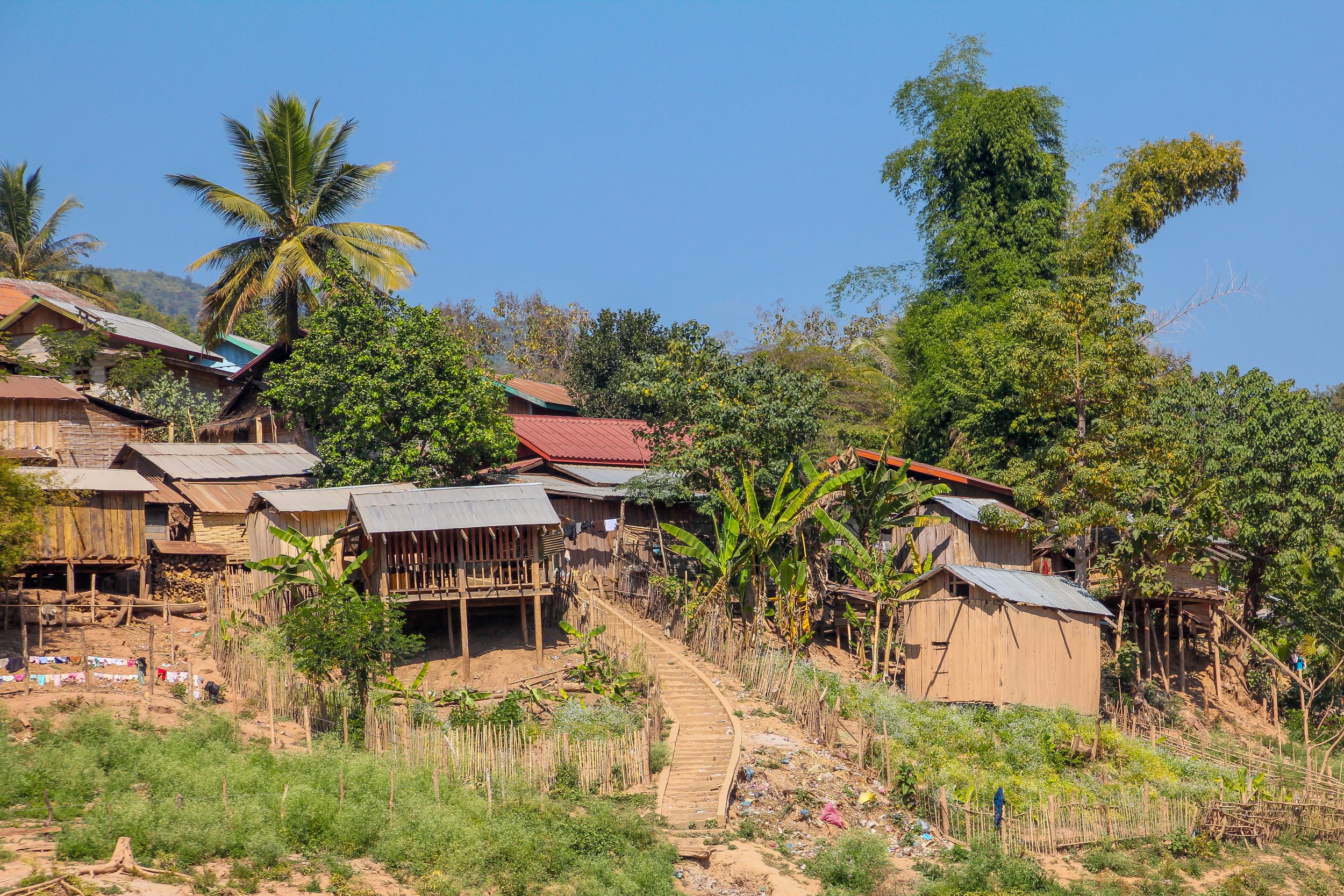 Einblick in das Leben der Khmu, einer der ältesten Volksgruppen in Laos, deren Alltag bis heute stark von Tradition, Handwerk und enger Verbundenheit zur Natur geprägt ist.