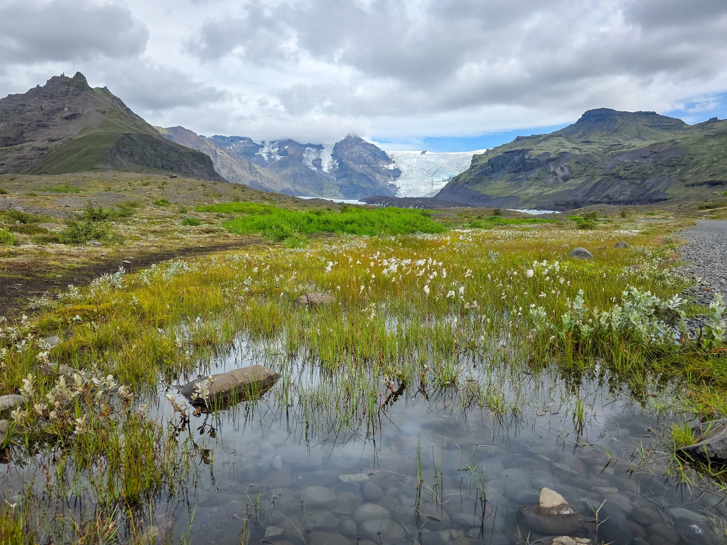 Der Svinafellsjökull ist eine markante Auslasszunge des Vatnajökull und bekannt für seine zerklüftete, dramatische Gletscherfront.