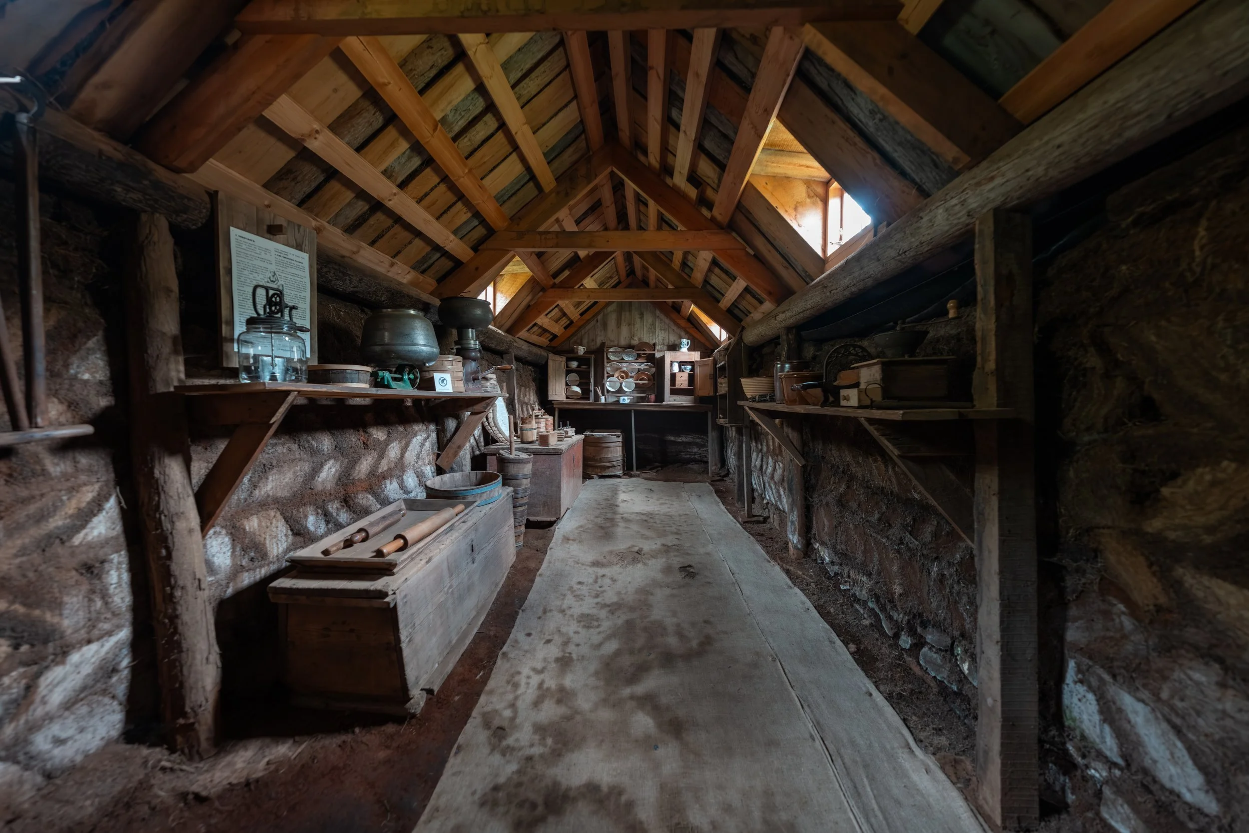 Die Häuser bestanden aus mehreren miteinander verbundenen Räumen, die je nach Funktion als Wohn-, Schlaf- oder Arbeitsbereiche genutzt wurden.