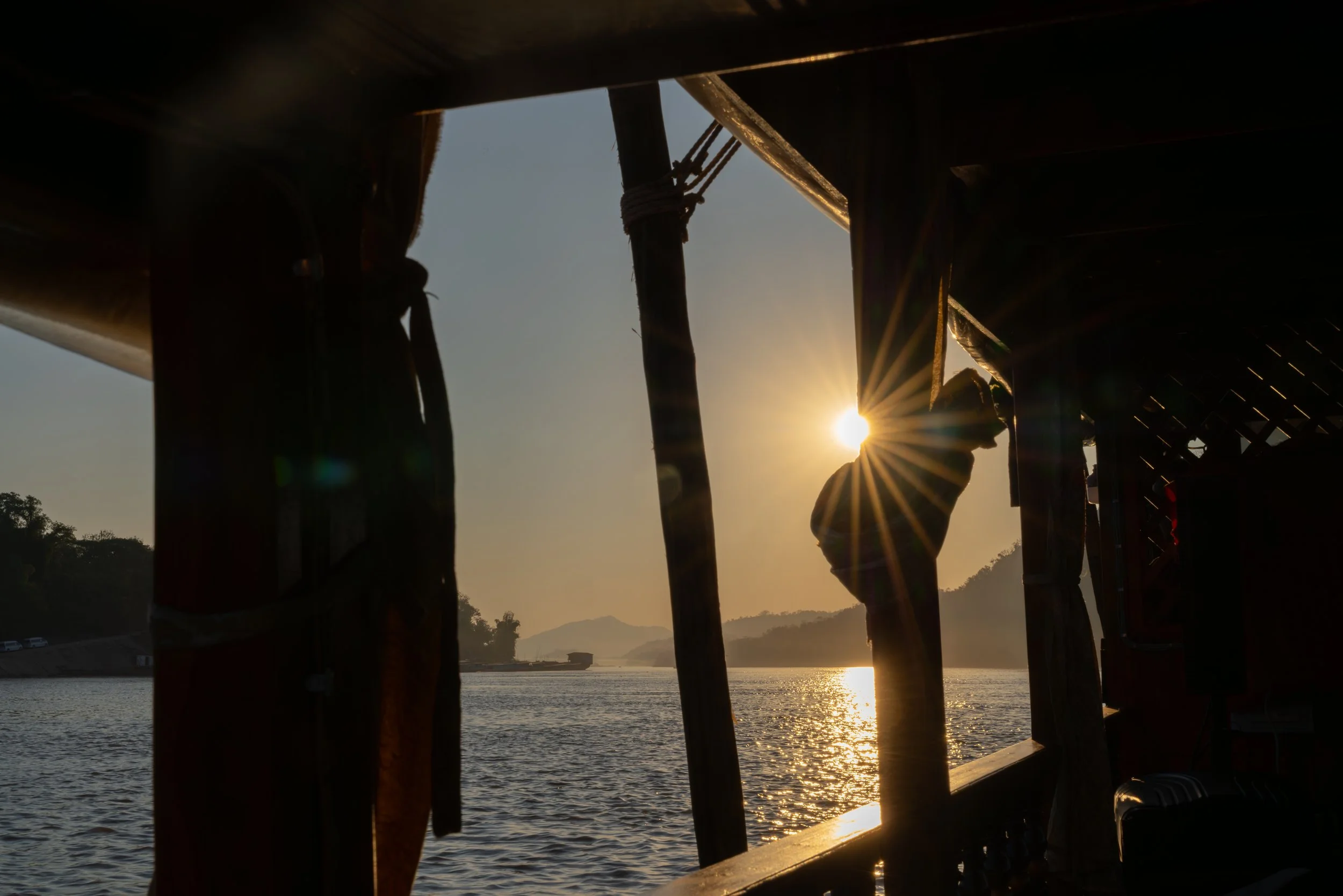 Der Fluss bildet nicht nur natürliche Grenzen, sondern auch kulturelle Verbindungen zwischen den Ländern.