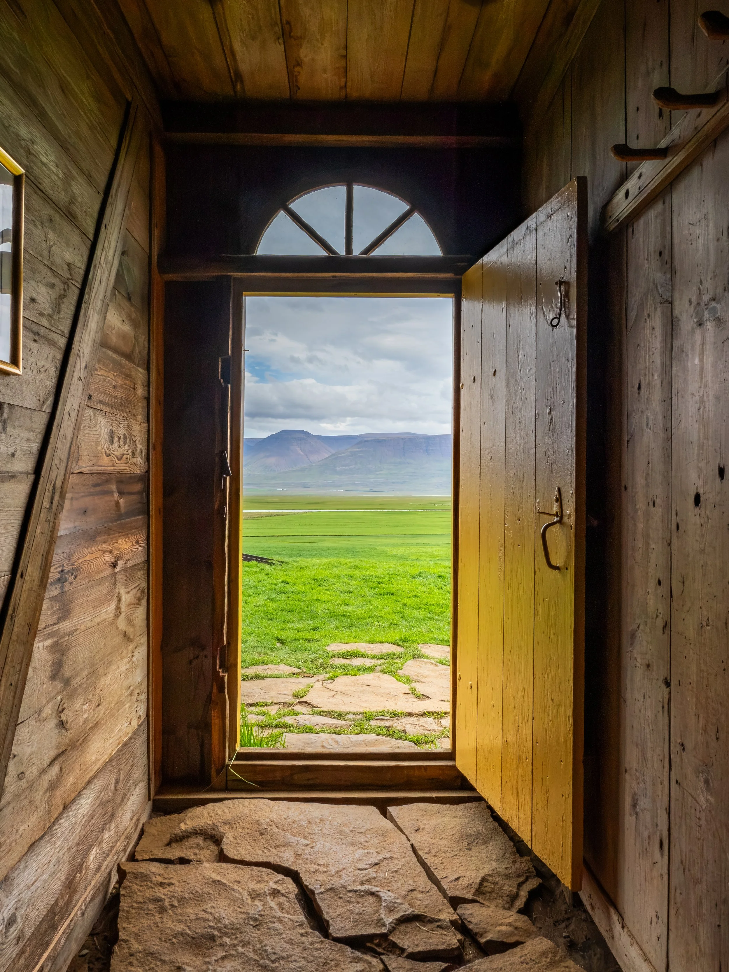 Licht, Wärme und Platz waren begrenzt, was das gemeinschaftliche Leben eng, einfach und stark auf das Überleben im rauen Klima ausrichtete.