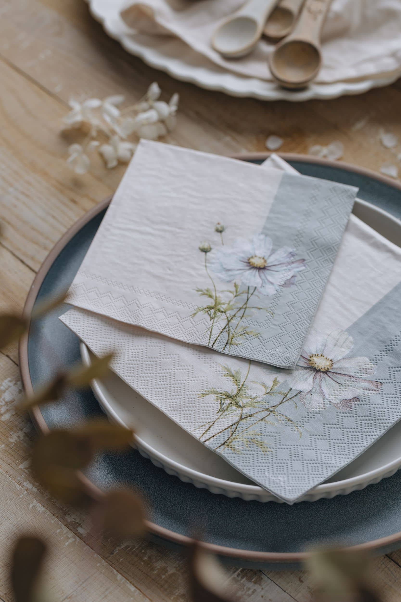 manor-road-pastel-petals-napkins.jpg
