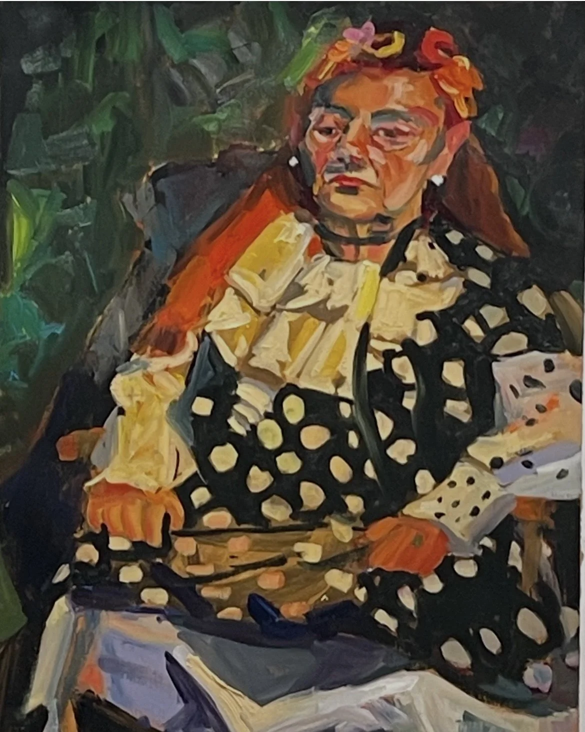 Geke met stippenjurk onder oranje lamp, olieverf op papier, 60x50cm