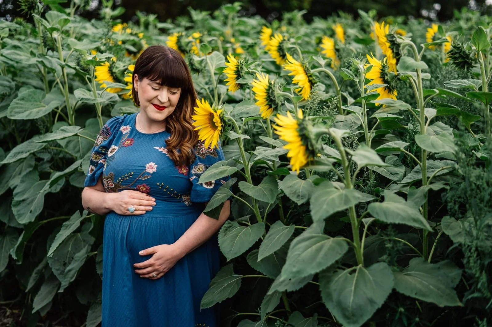 Today marks 6 months into my pregnancy and the last wedding of August. It's the fastest and slowest thing i've ever experienced. Shooting during August has been the most chaotic fun and the i've learned a lot about what my body is capable of. Our bab