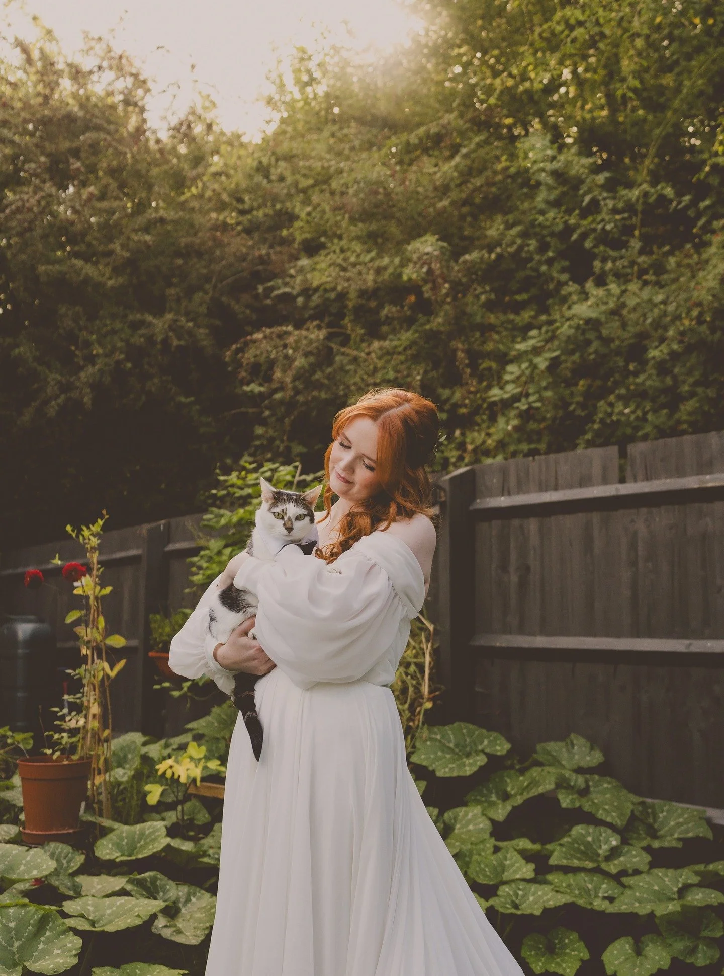 I'm back guys! Wow, what a wonderful whirlwind that was! 

I have a very full inbox that i'm going to tackle today so if you're waiting to hear from me, it's coming. 

I did managed to sneak in two weddings this weekend so i'm looking forward to shar