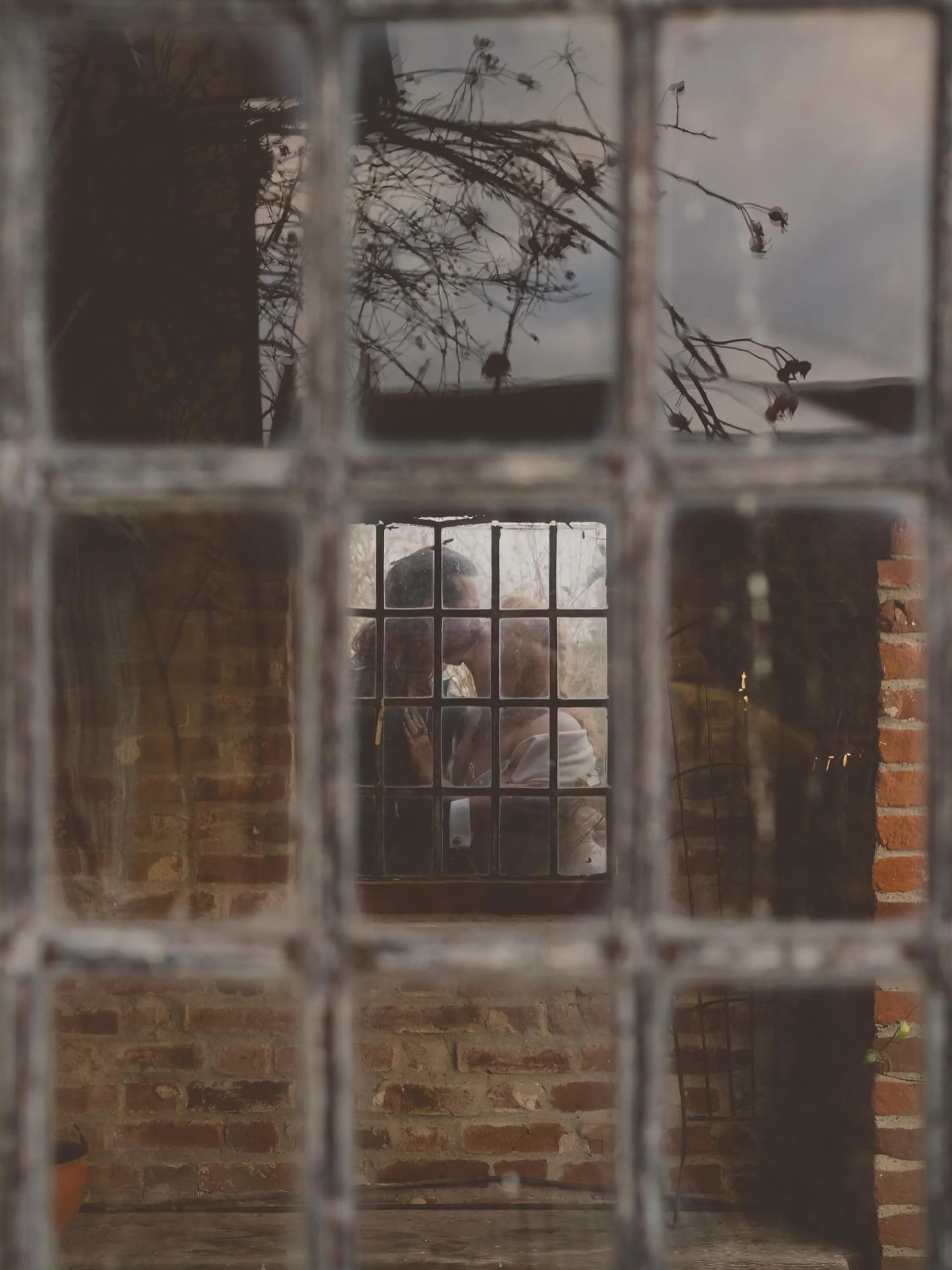 I do love a cool window and I especially love a cool window when there&rsquo;s two beauties next to it!

#alternativeweddingphotographer #creativeweddingphotographer #dndwedding #norfolkweddingphotographer