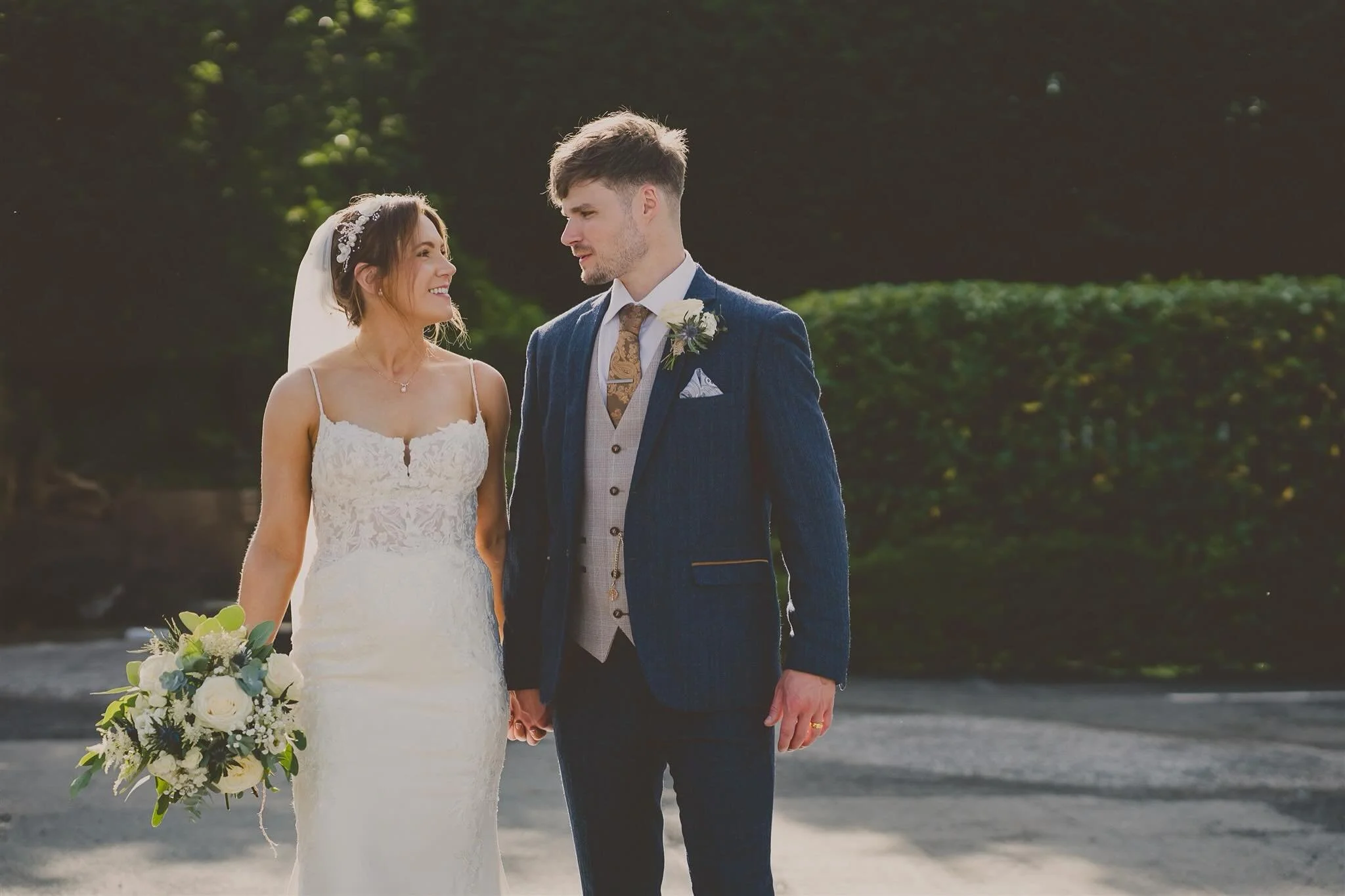 Revisiting some of the weddings that I didn&rsquo;t get chance to post about last year, including this lovely one where my pal Laura married her lovely Shaun. 

#creativeweddingphotography #relaxedweddingphotography #colourfulweddingphotography #alte