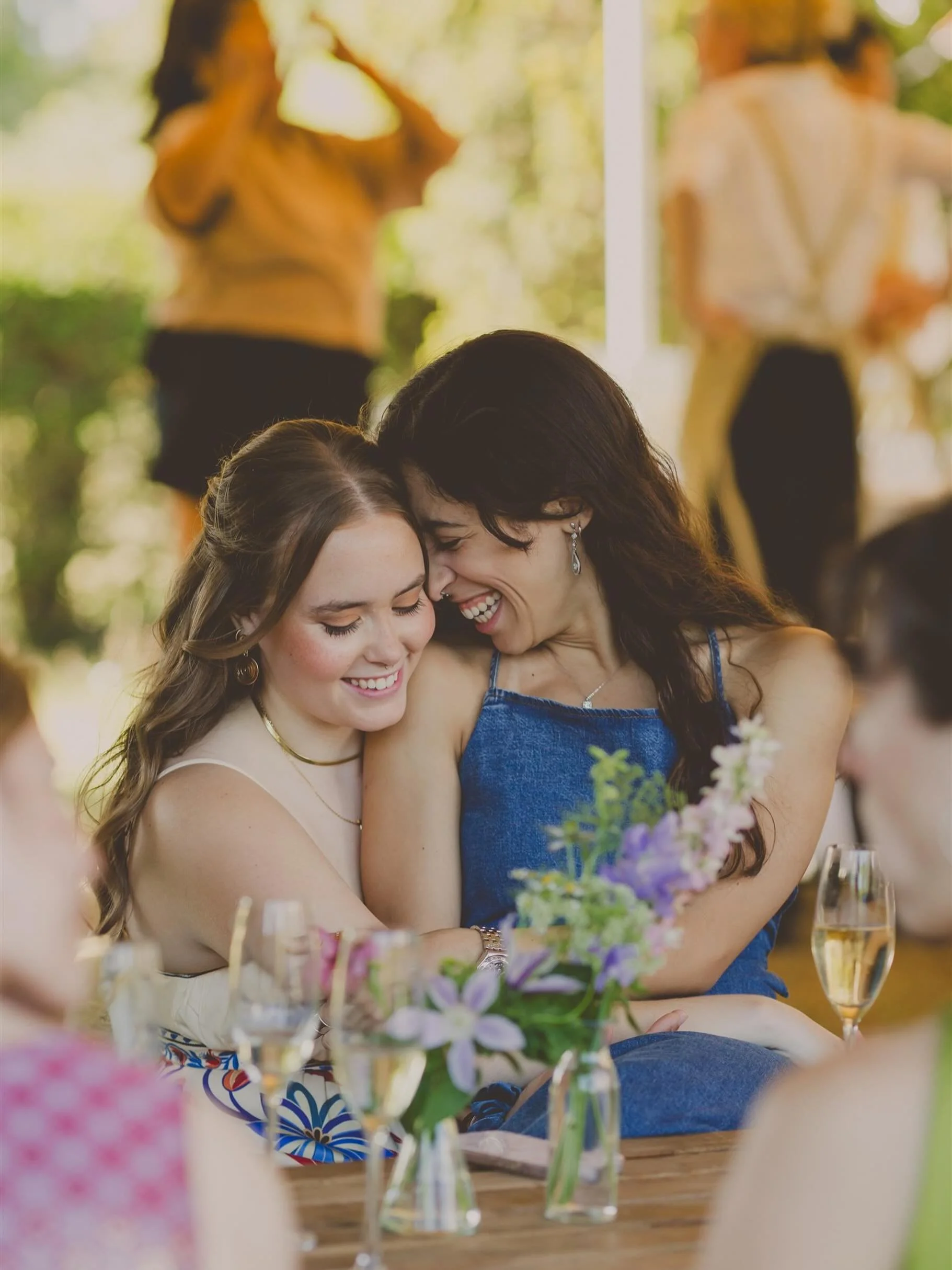 I love all the big moments at a wedding but this&hellip;this is what it&rsquo;s all about, right?

#naturalweddingphotography #creativeweddingphotography #relaxedweddingphotography