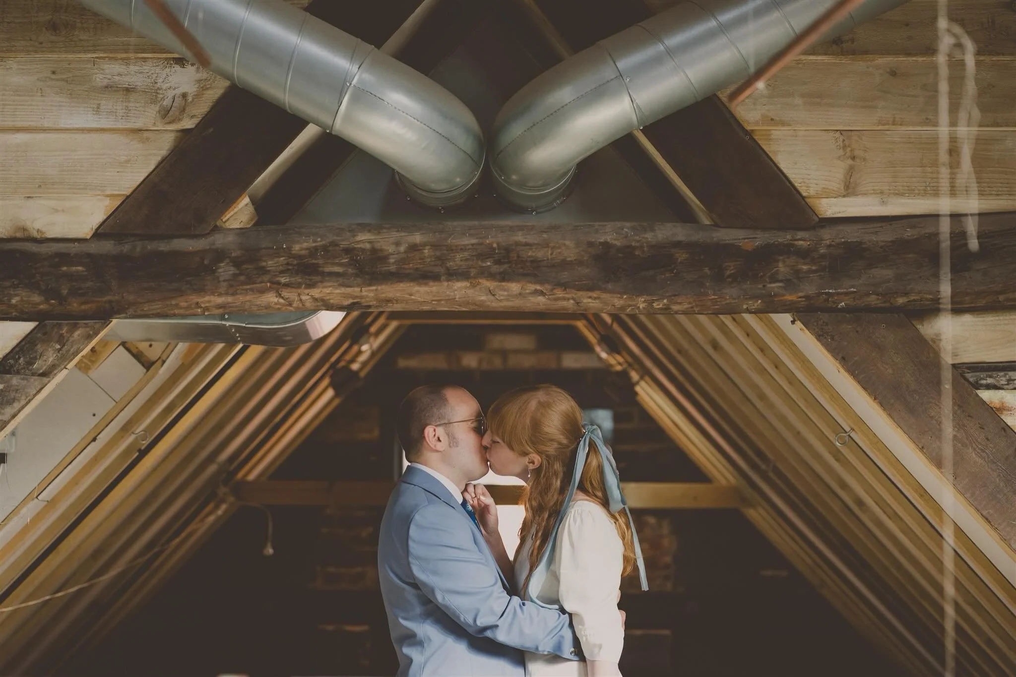 If you&rsquo;ve known me for a while, you&rsquo;ll know my response to an enquiry from a William Morris loving bride who was getting married in a pottery. Something along the lines of HELL YES!

#creativeweddingphotographer #alternativeweddingphotogr