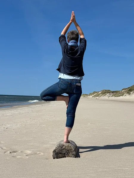 Yoga am Strand.jpg