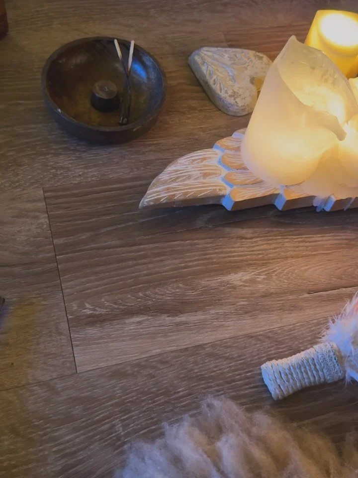 March what a month! 💜
Photo/ video drop before April begins tomorrow.

1- messages evening at @theacupuncturist in Sussex. Lots of beautiful messages 
2- angel skies 
3- graveyard walks- I love looking at the old stones 
4- @thecollectiveonretreat o