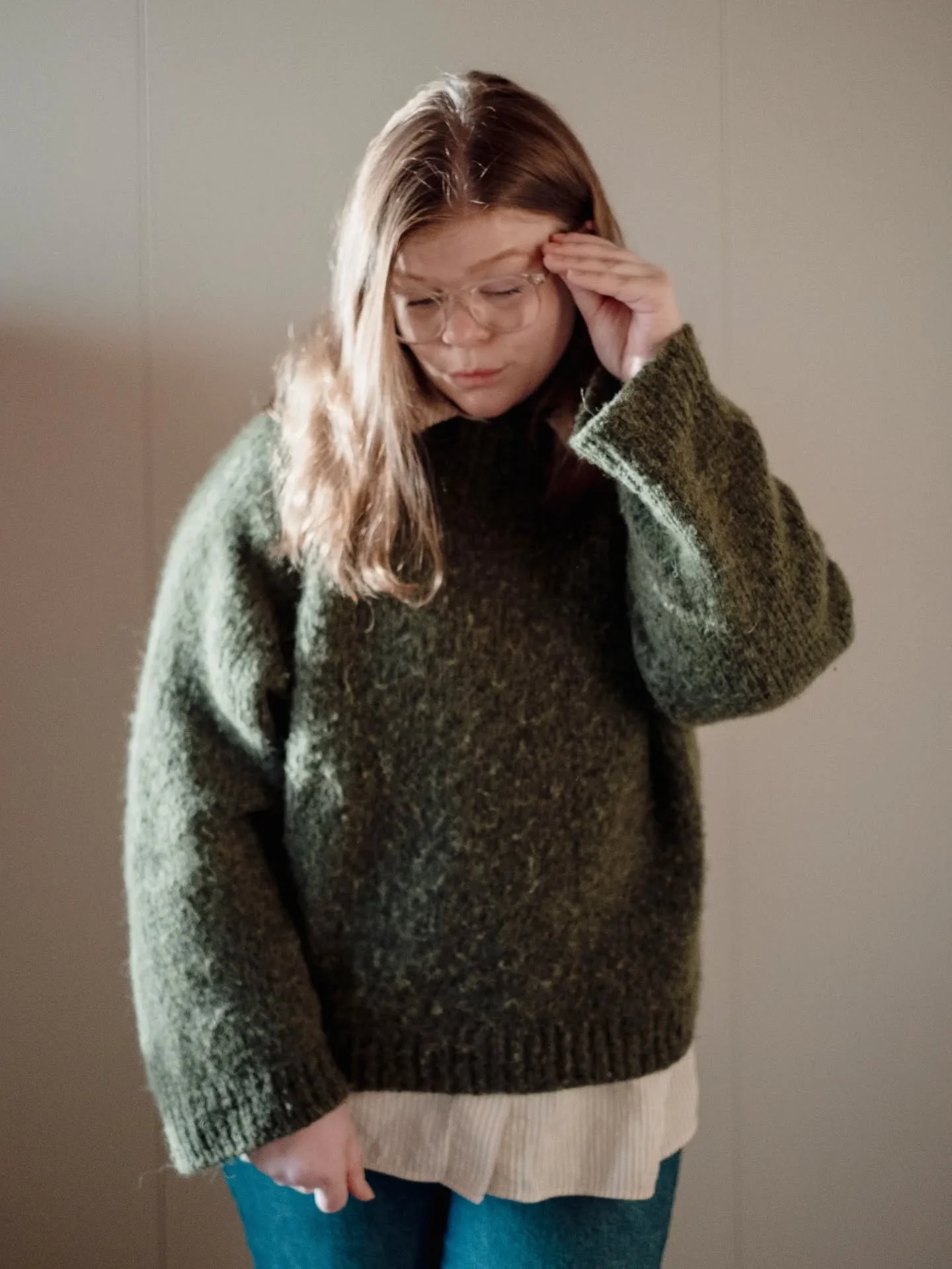 Favorite sweater 💚🌲

I worked diligently on this sweater with the purpose of having a fresh sample of my Ivo Sweater to take pictures of for the pattern. Then I tried it on, and I have worn it almost every single day since 🙈 

Because of this, I d