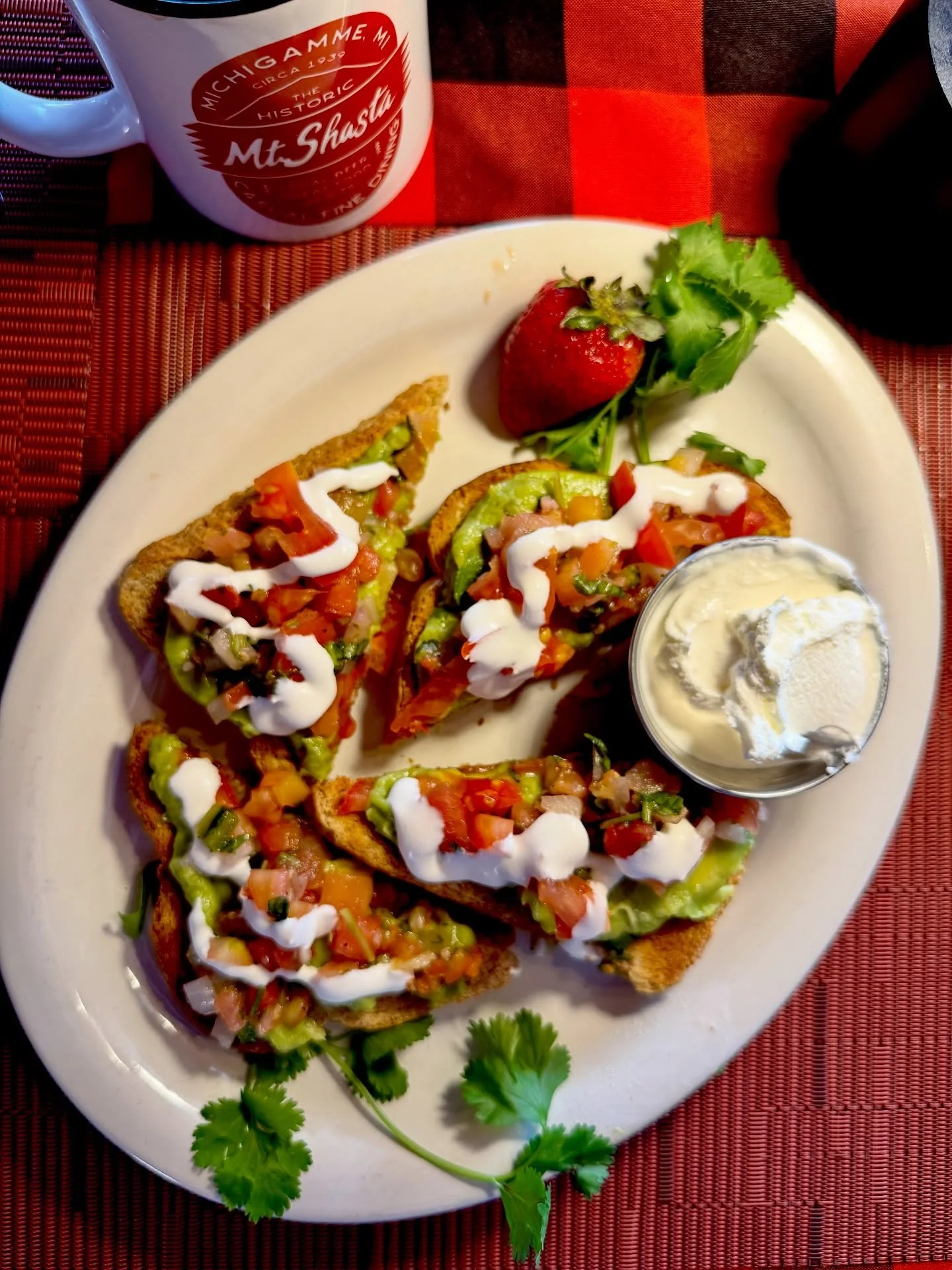 Start your Sunday morning right with breakfast at Mt. Shasta! 

Our full breakfast menu is on our website mtshasta1939.com &mdash;just click &ldquo;Order Online&rdquo; to place your order for pickup, or join us by the cozy fireplace.

#yooperlife #la