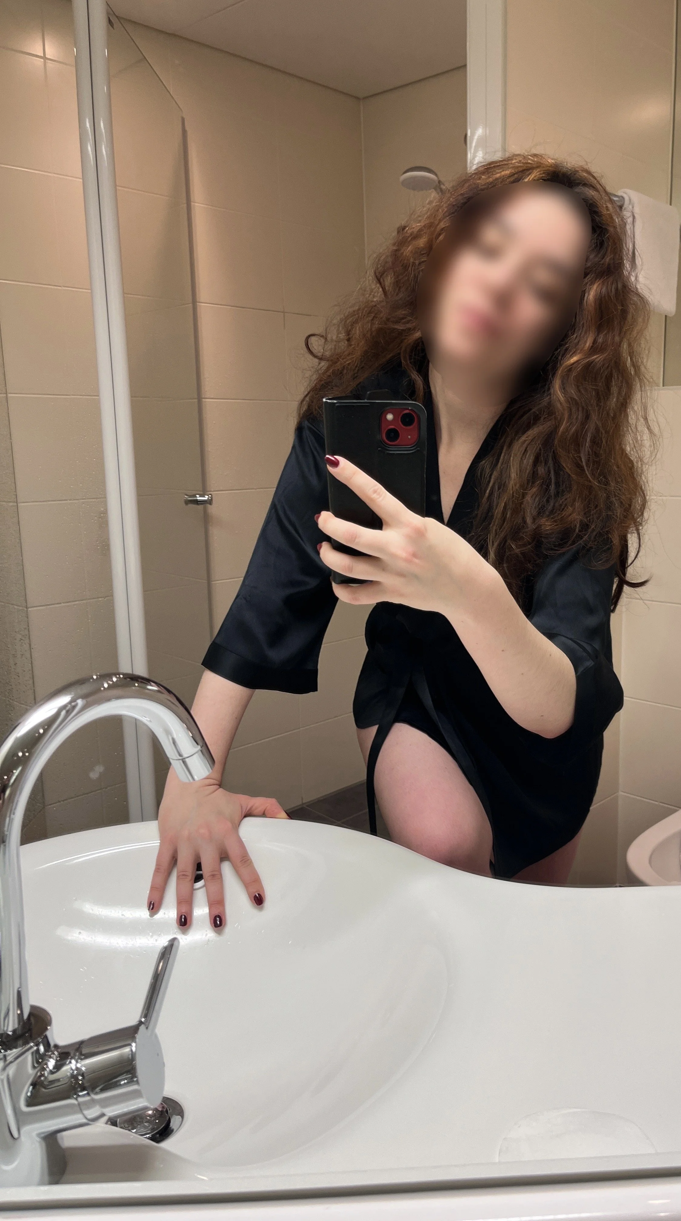 selfie_elise_hotel 2.jpg