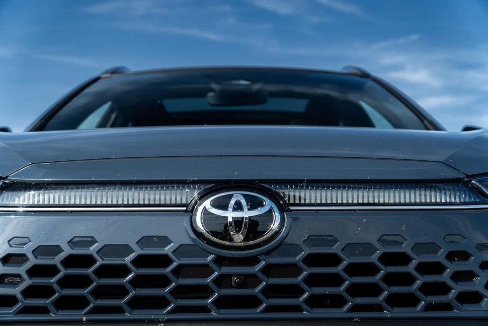 Toyota_Corolla_Cross_2025_logo.jpg