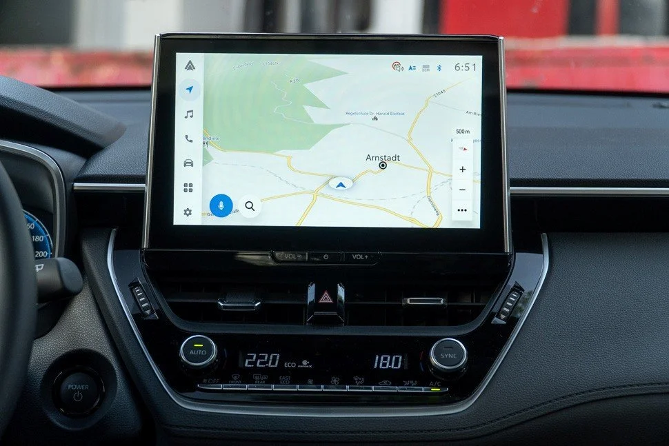 Toyota_Corolla_Cross_2025_scherm.jpg