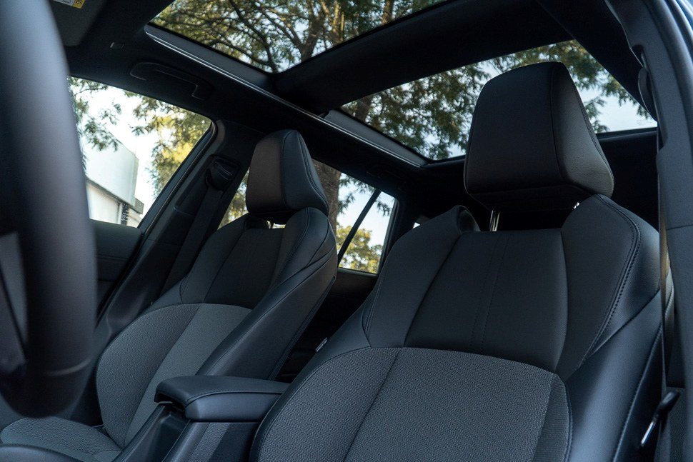 Toyota_Corolla_Cross_2025_interieur.jpg